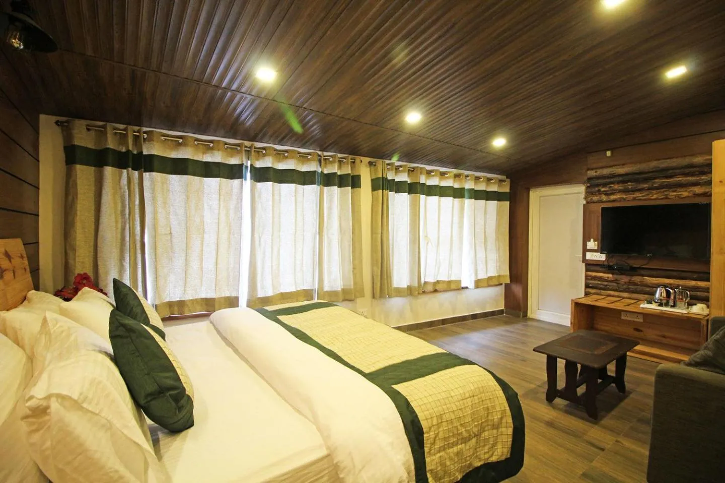 Decorative detail, Bed in Jharipani Castle