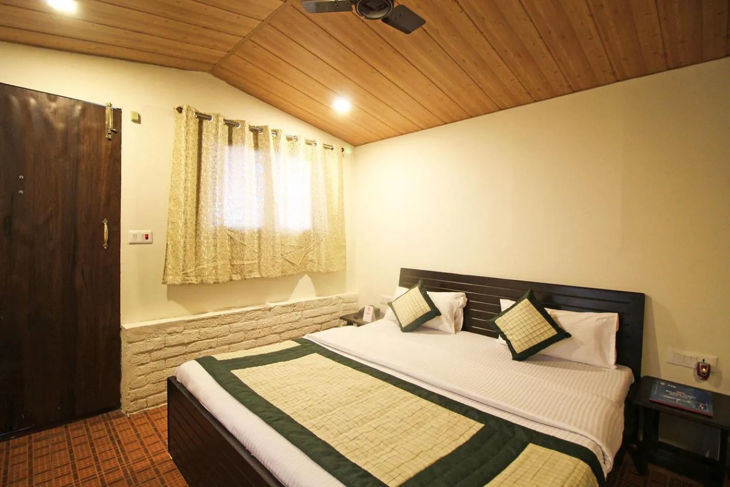 Decorative detail, Bed in Jharipani Castle