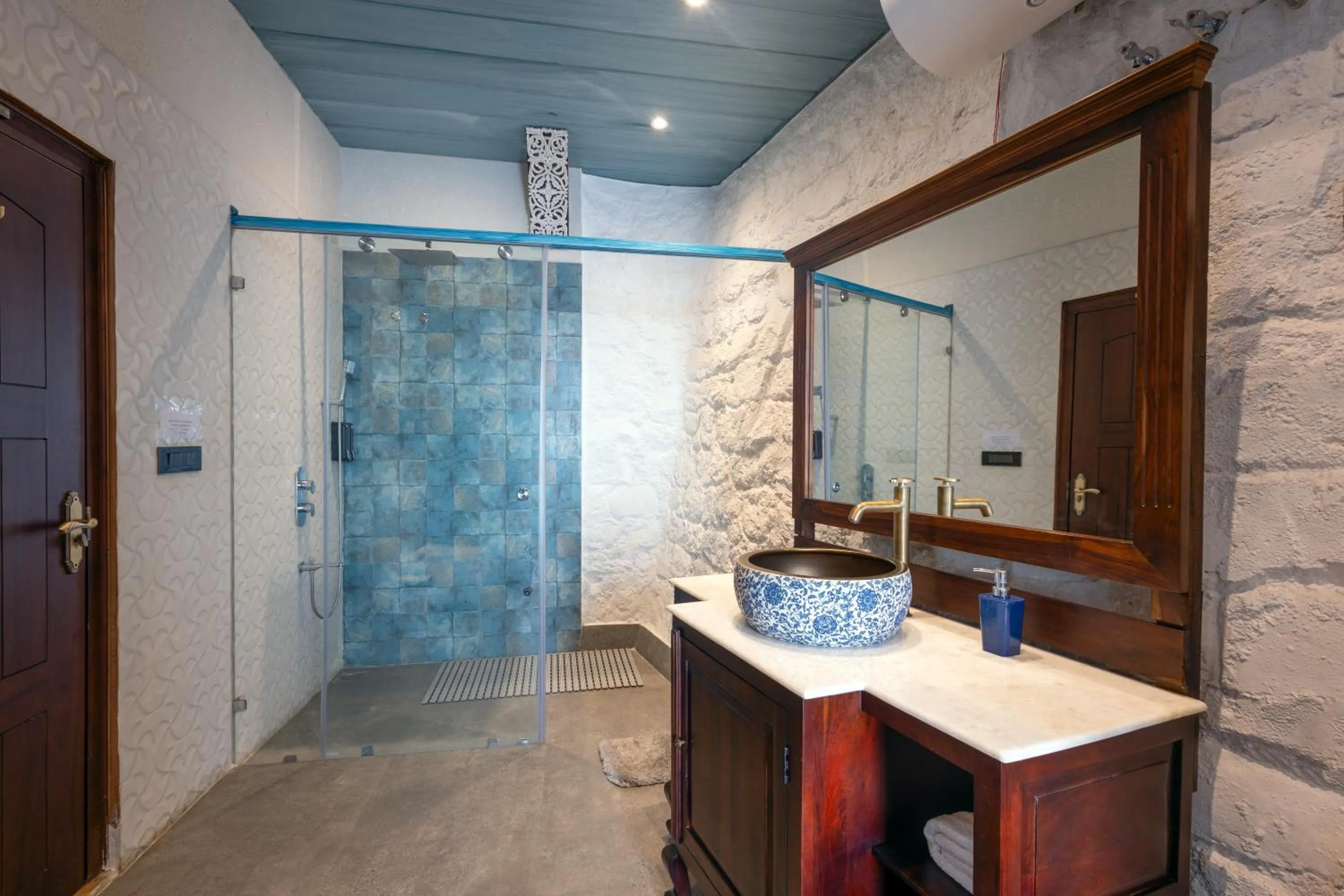 Shower in Jharipani Castle