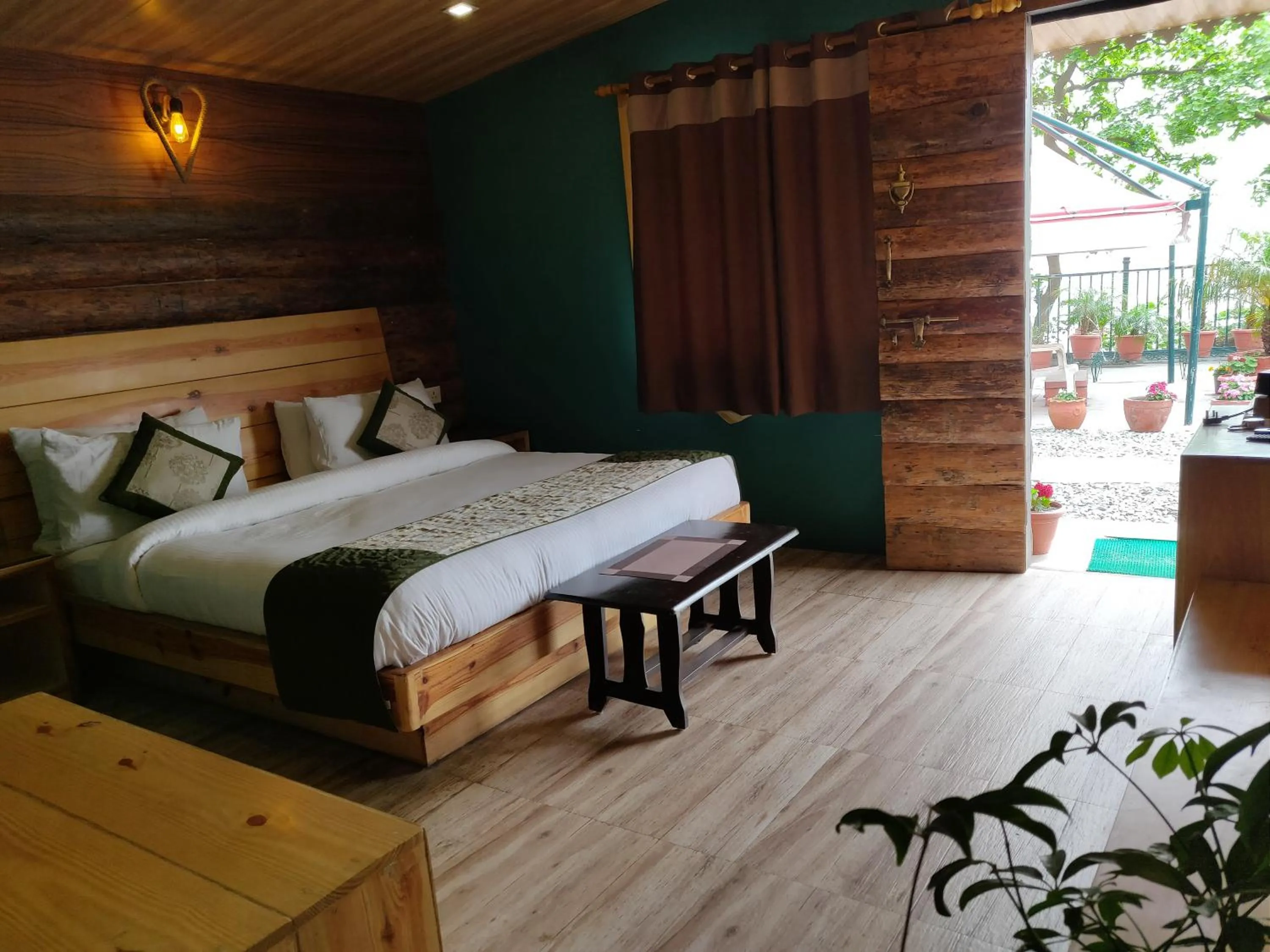 Bed in Jharipani Castle