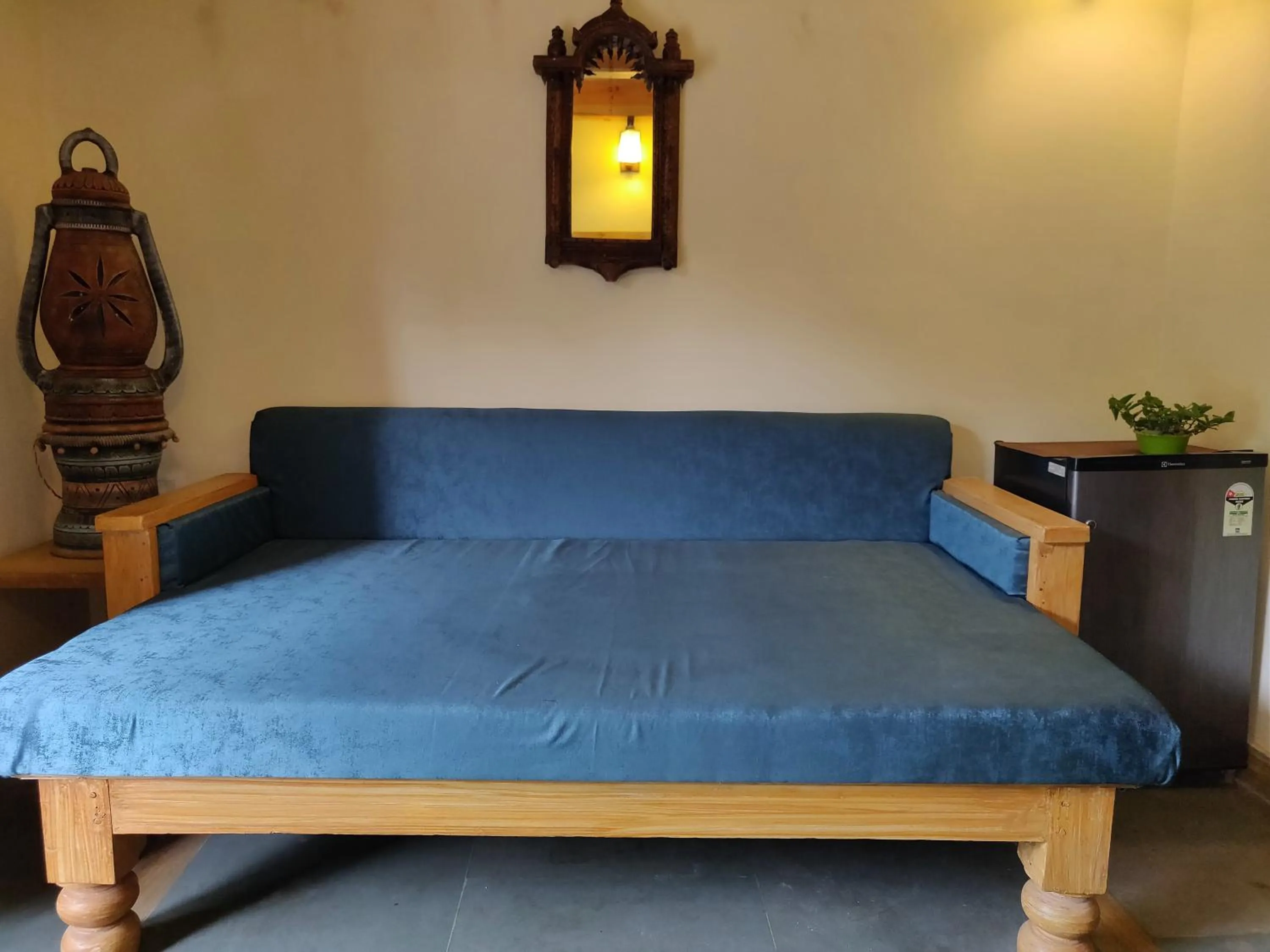 Living room, Bed in Jharipani Castle