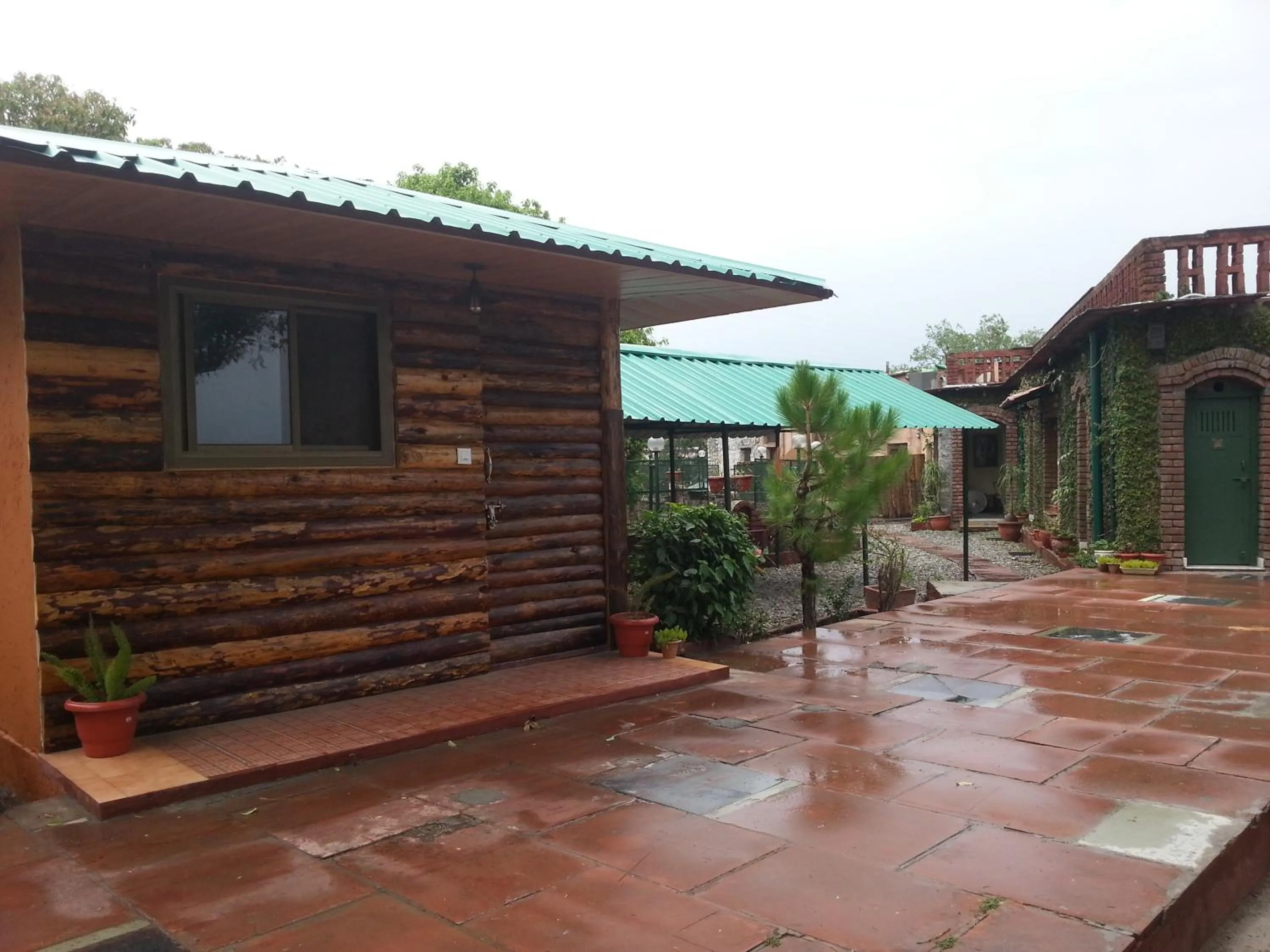Garden view in Jharipani Castle