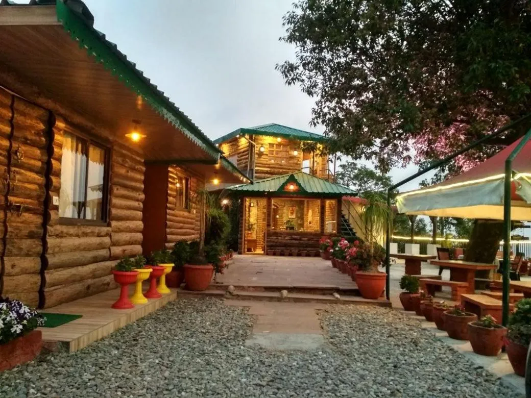 Facade/entrance in Jharipani Castle