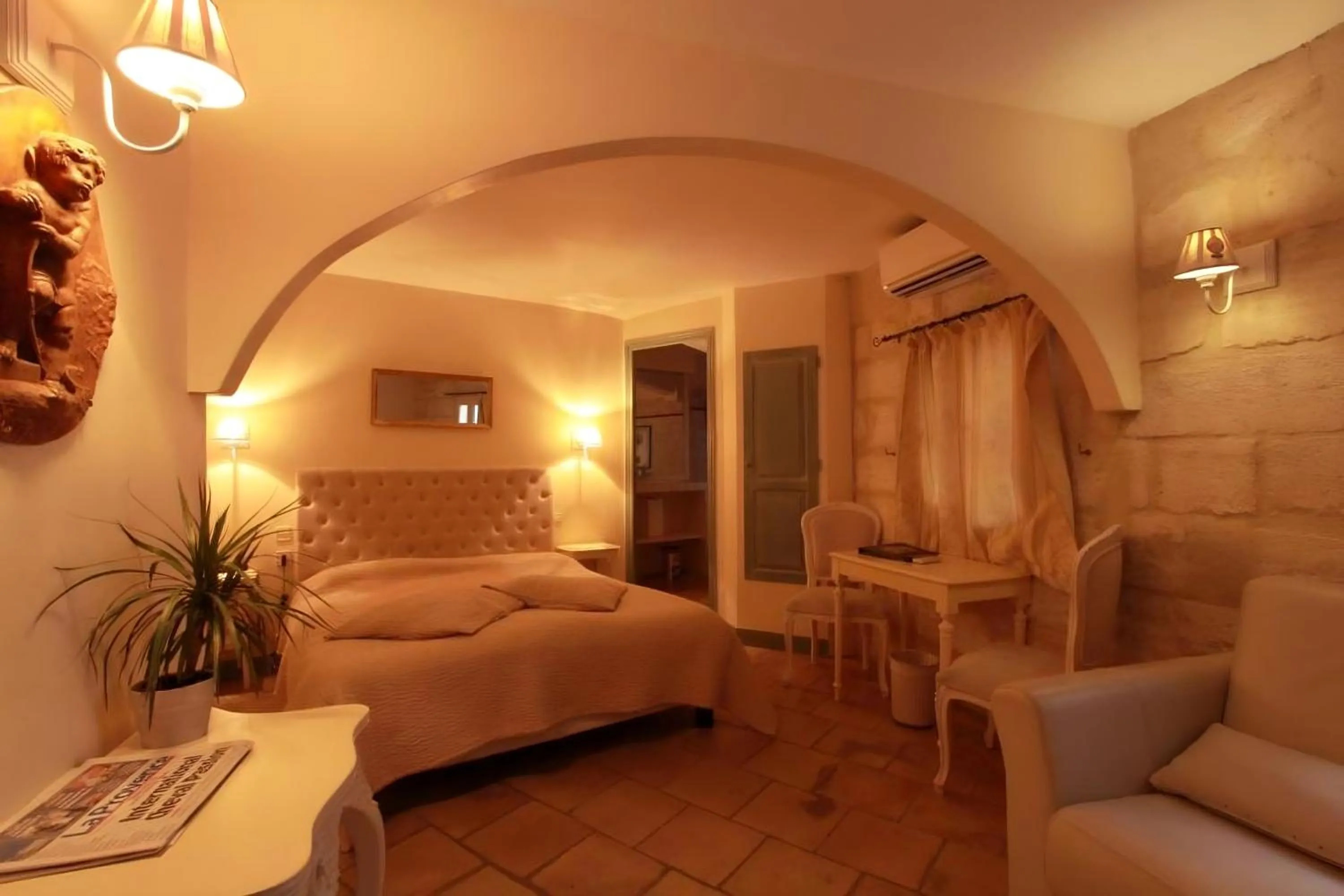 Bed in Hôtel du Palais des Papes