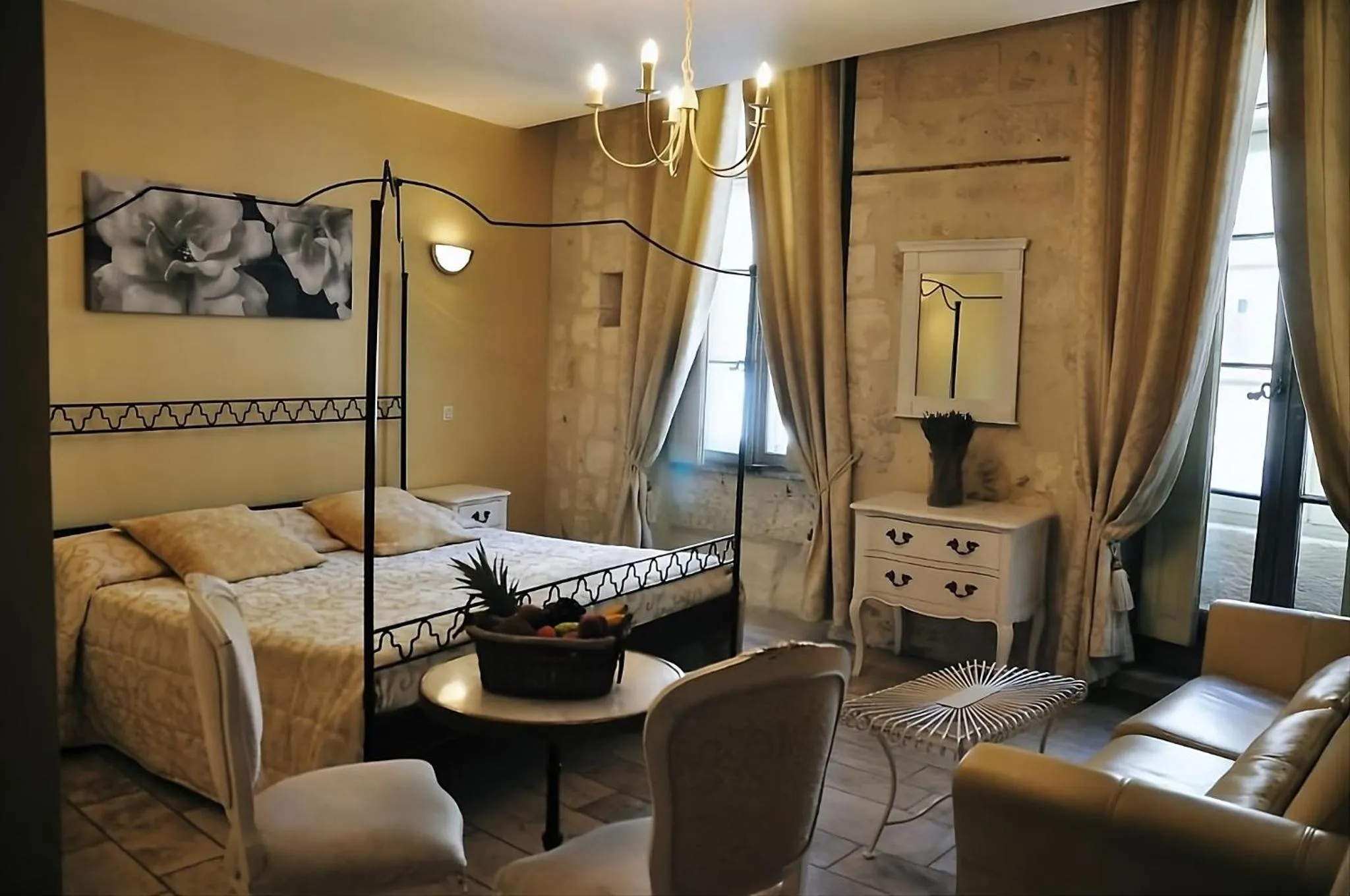 Bed in Hôtel du Palais des Papes