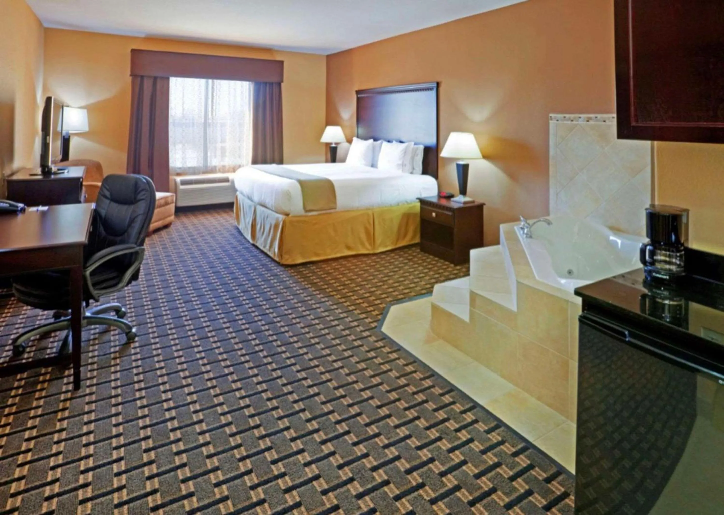Bedroom, Bed in Comfort Inn & Suites Dallas Medical-Market Center