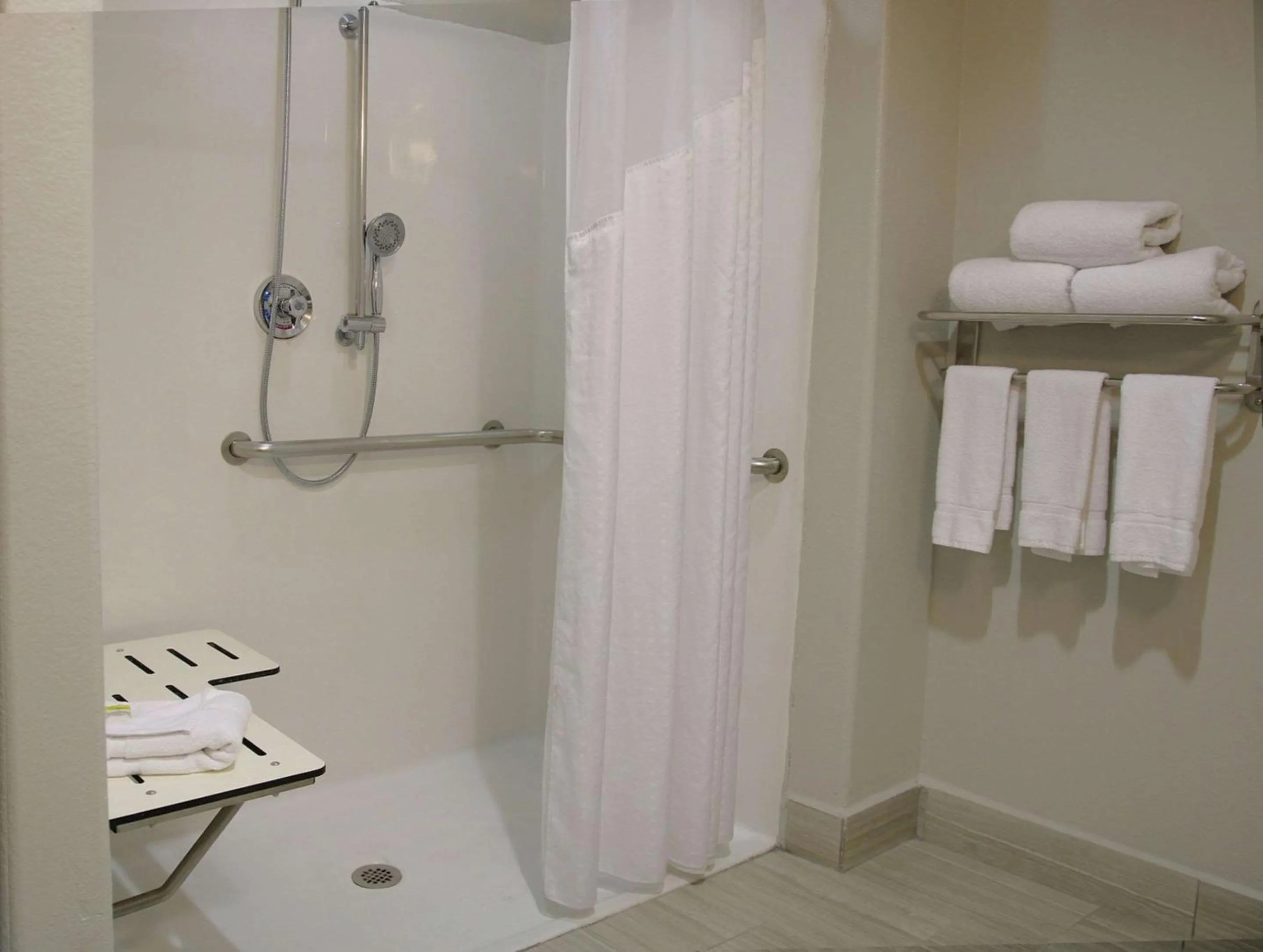 Bathroom in Comfort Inn & Suites Dallas Medical-Market Center