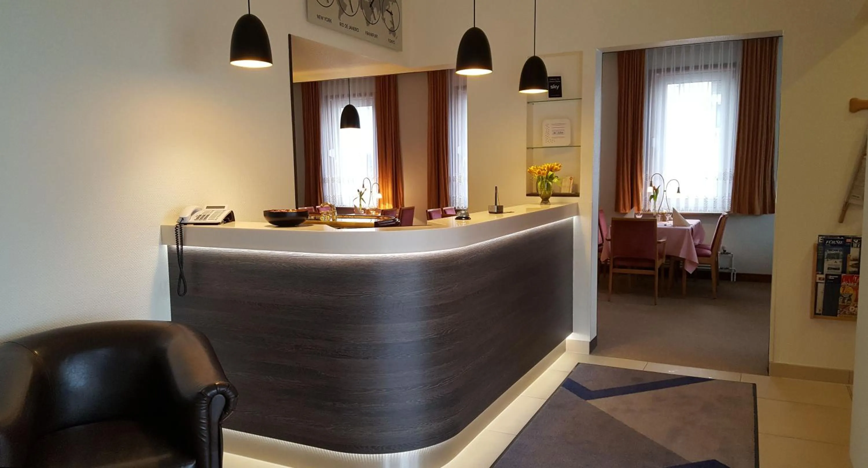 Lobby or reception, Bed in Hotel Hessischer Hof