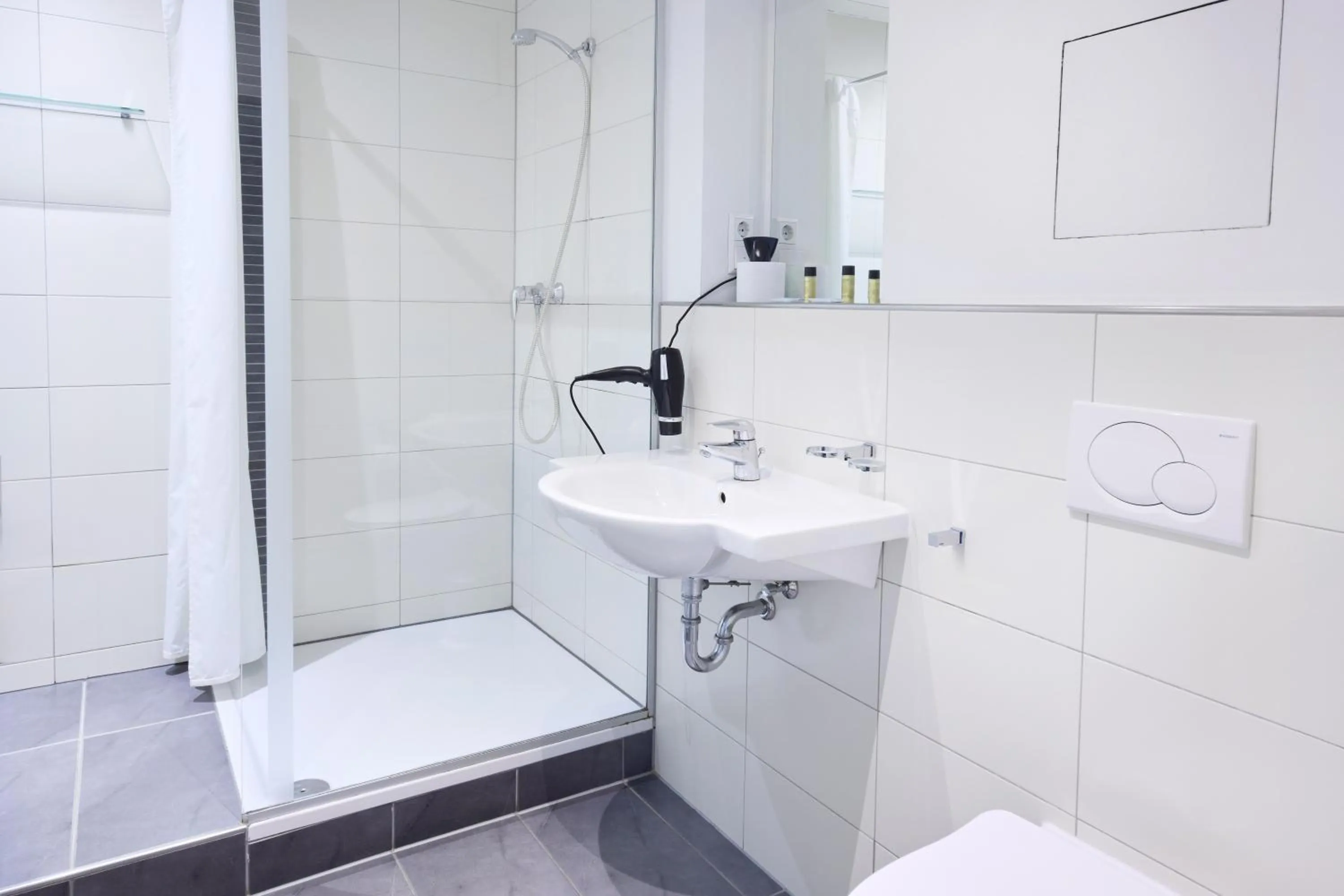 Bathroom in Hotel Villa-Bassermann, stilvoll, 2 Min zum Schloss, schnelles WLAN & Parkplatz