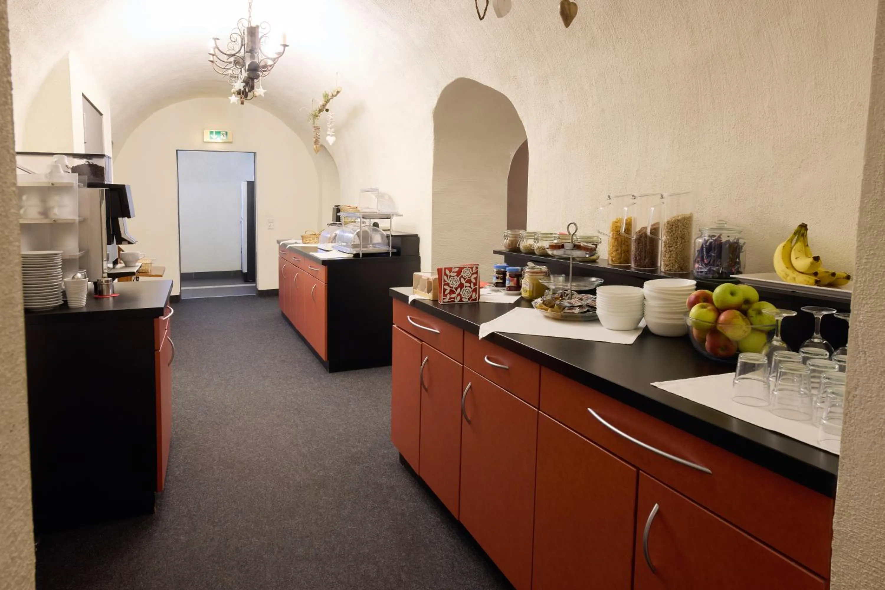 Breakfast in Hotel Villa-Bassermann, stilvoll, 2 Min zum Schloss, schnelles WLAN & Parkplatz