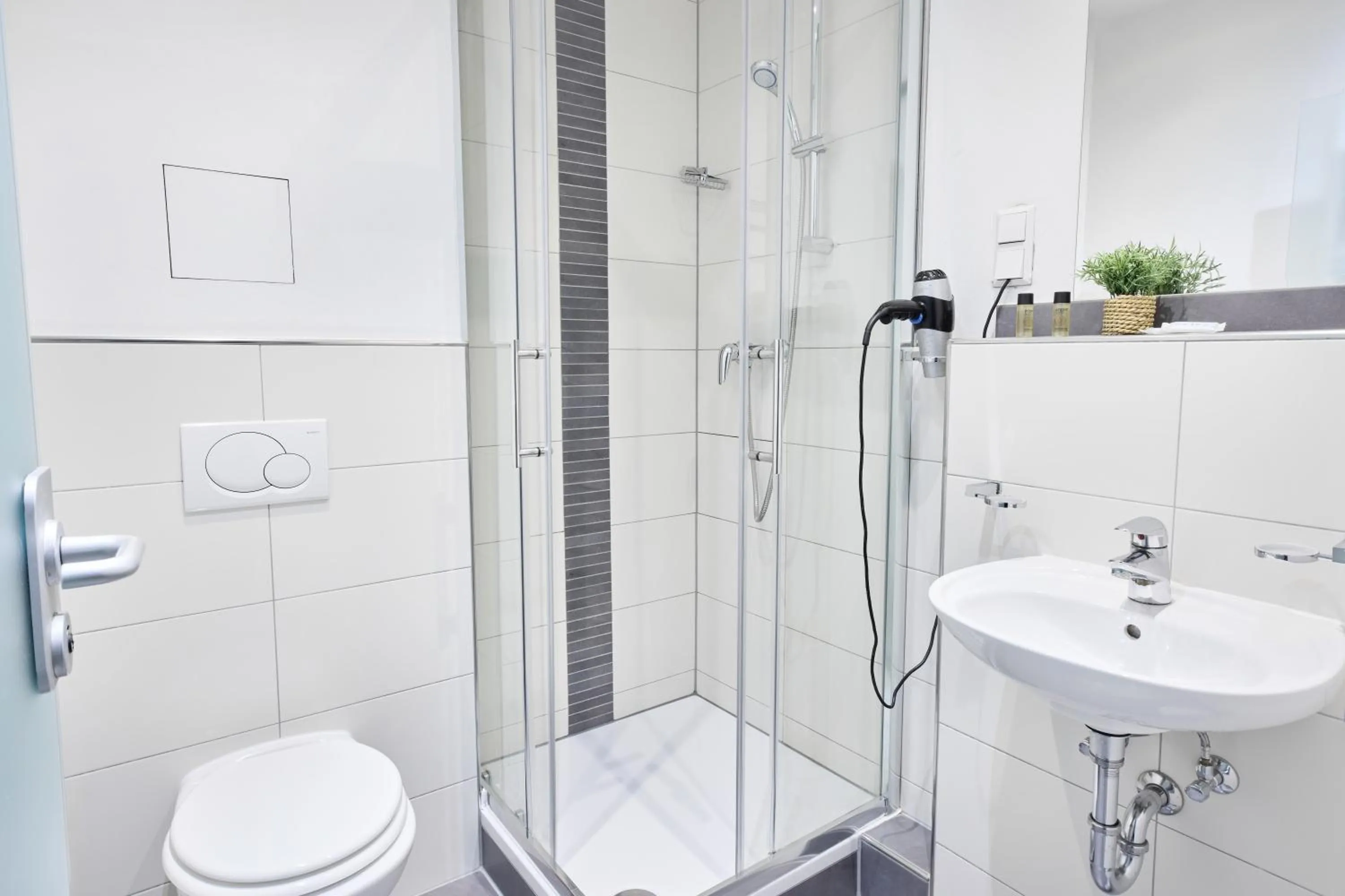 Bathroom in Hotel Villa-Bassermann, stilvoll, 2 Min zum Schloss, schnelles WLAN & Parkplatz
