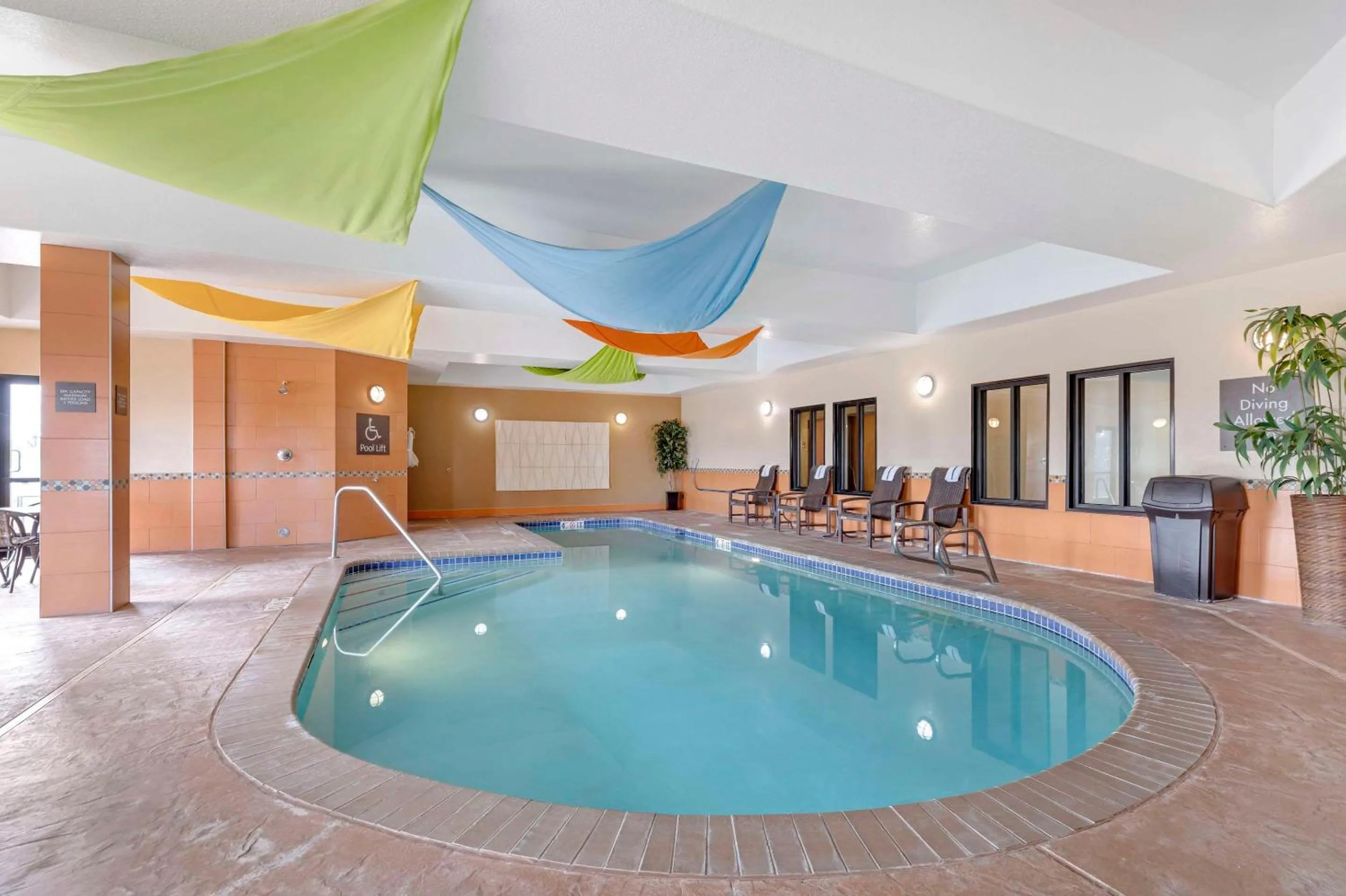 Swimming pool in Comfort Inn & Suites Brighton Denver NE Medical Center