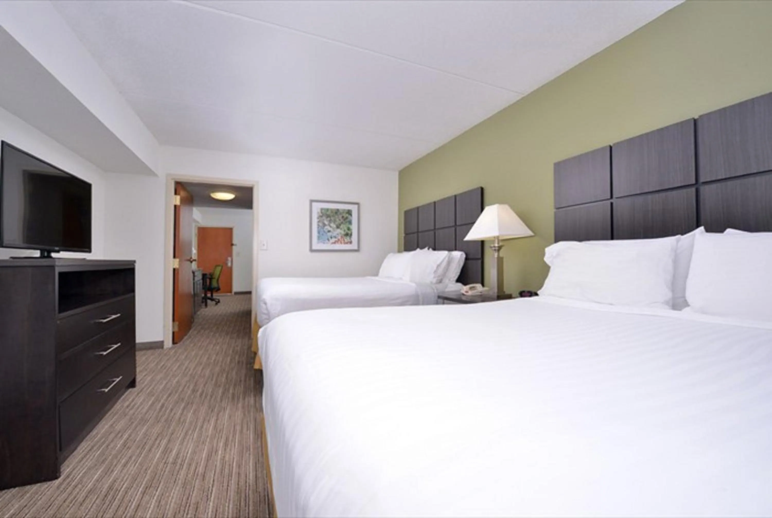 Photo of the whole room, Bed in Holiday Inn Express Hotel & Suites Mooresville - Lake Norman by IHG