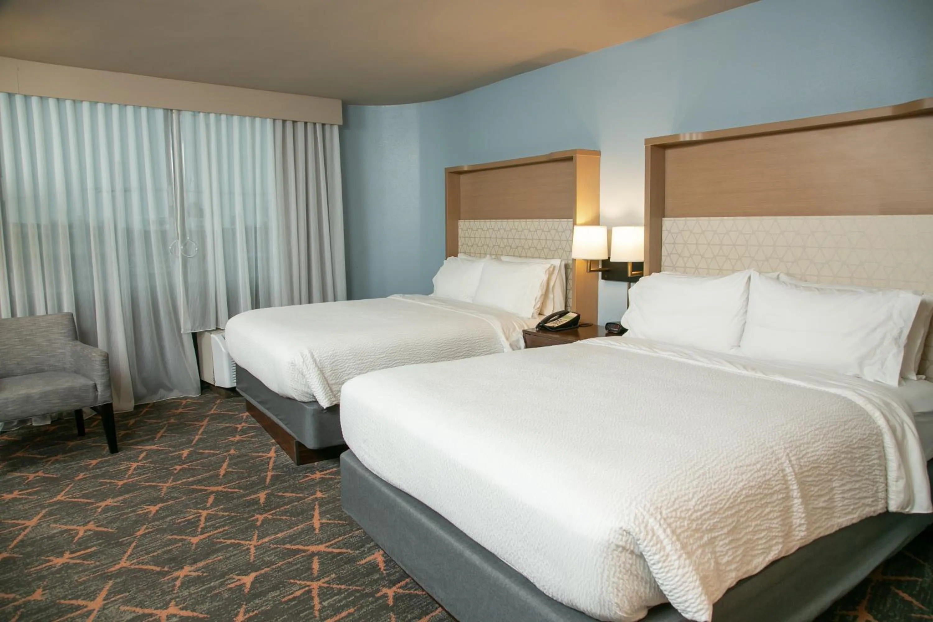 Photo of the whole room, Bed in Holiday Inn New Orleans West Bank Tower by IHG