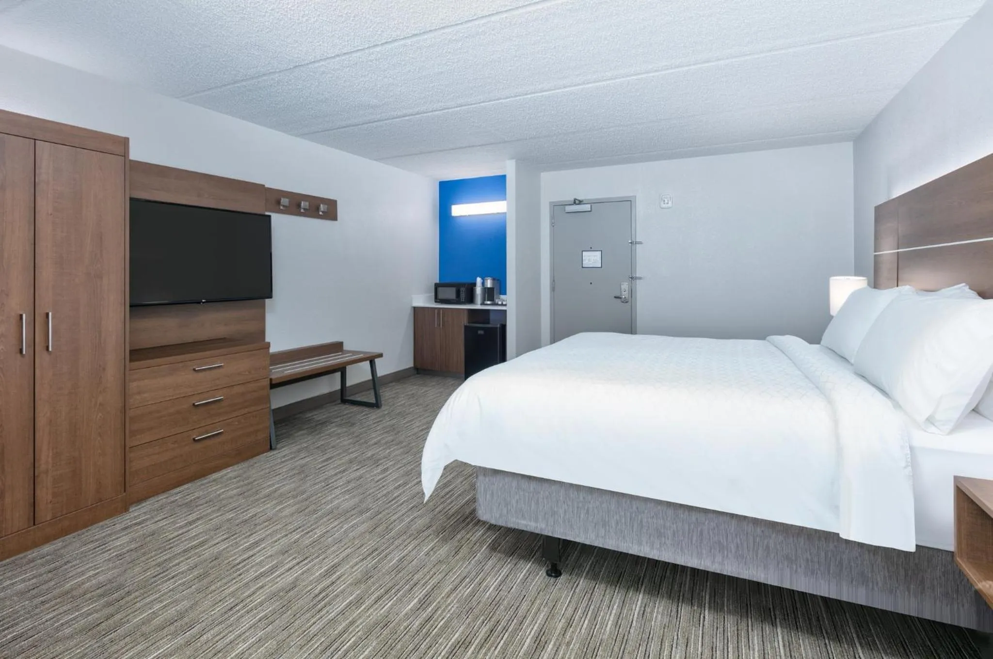 Photo of the whole room, Bed in Holiday Inn Express Hotel & Suites Dallas Fort Worth Airport South by IHG