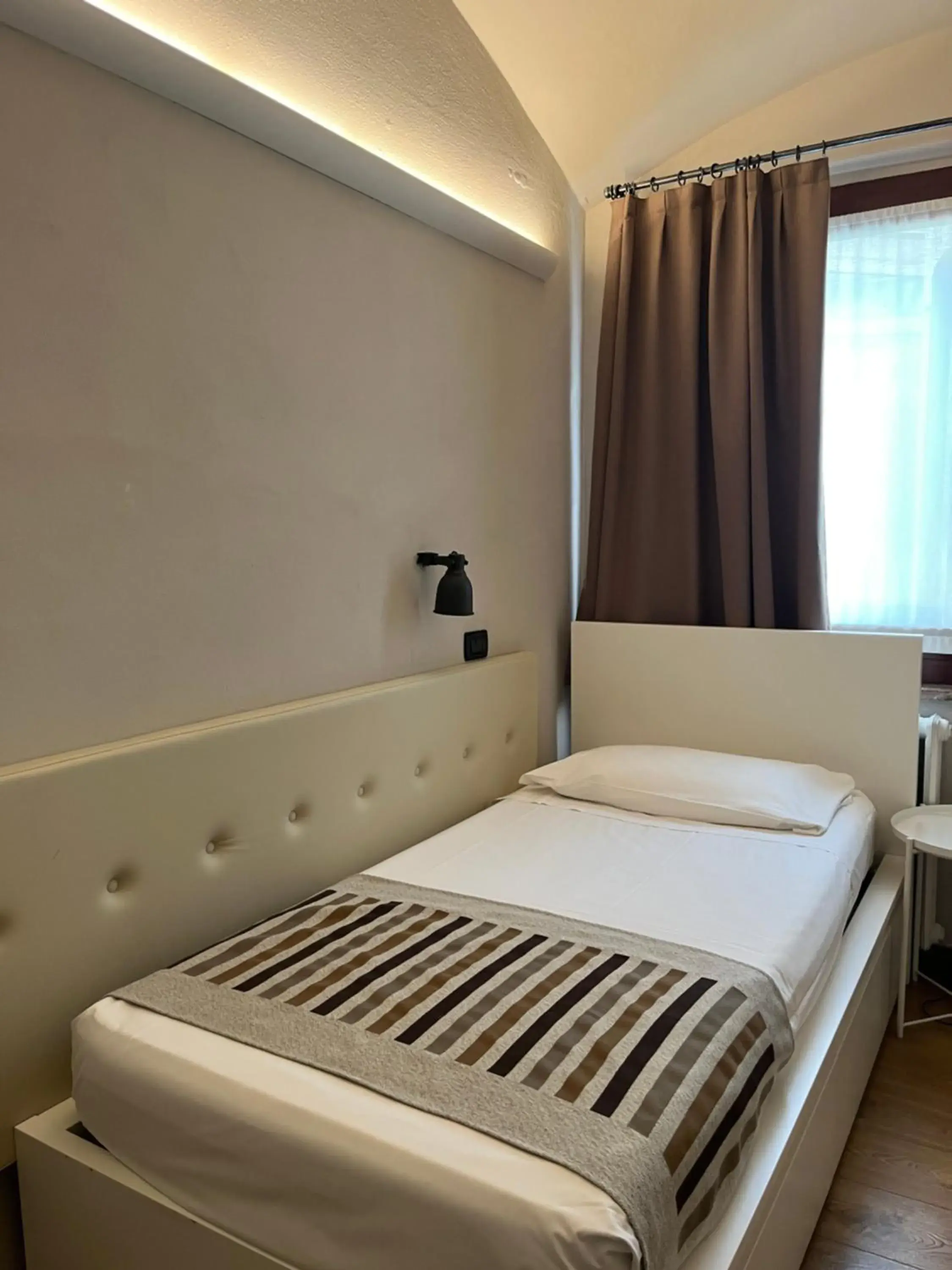 Single Room in A Casa Dei Gonzaga, MantegnaHotels Single Room in A Casa Dei Gonzaga, MantegnaHotels