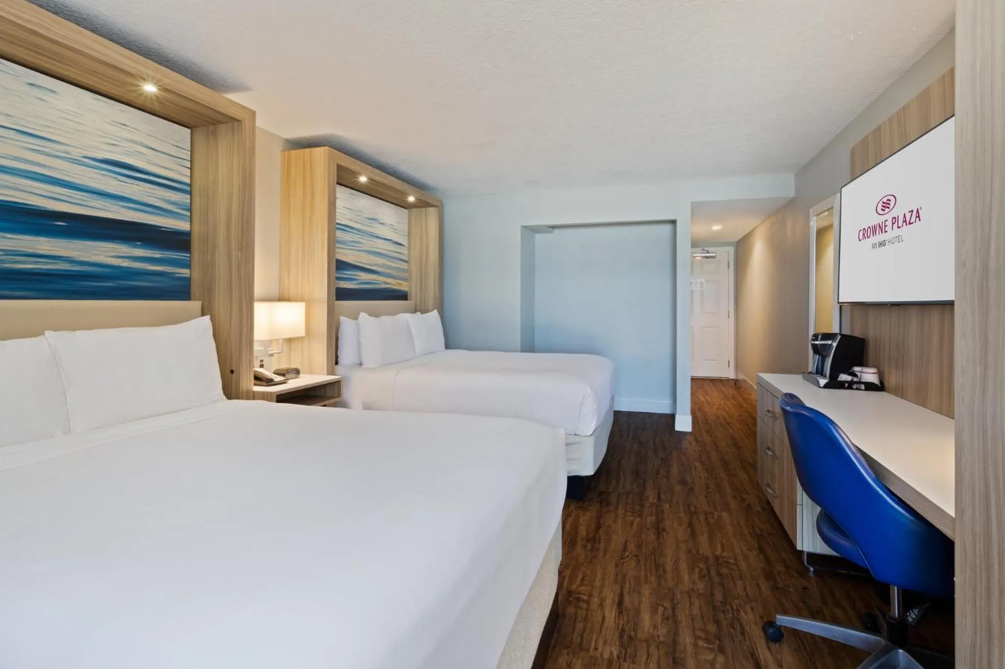 Photo of the whole room, Bed in Crowne Plaza Melbourne-Oceanfront by IHG