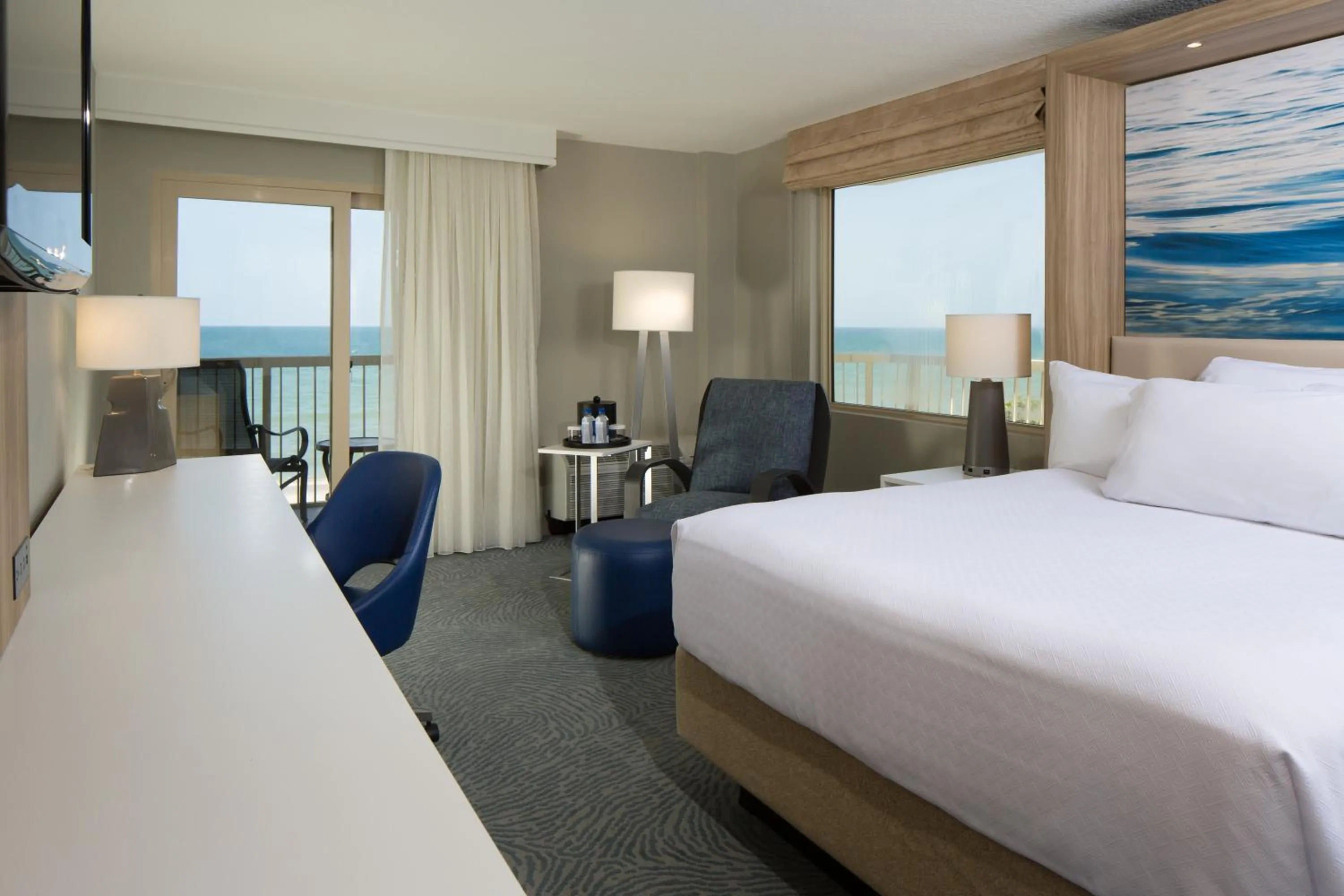 Photo of the whole room, Bed in Crowne Plaza Melbourne-Oceanfront by IHG