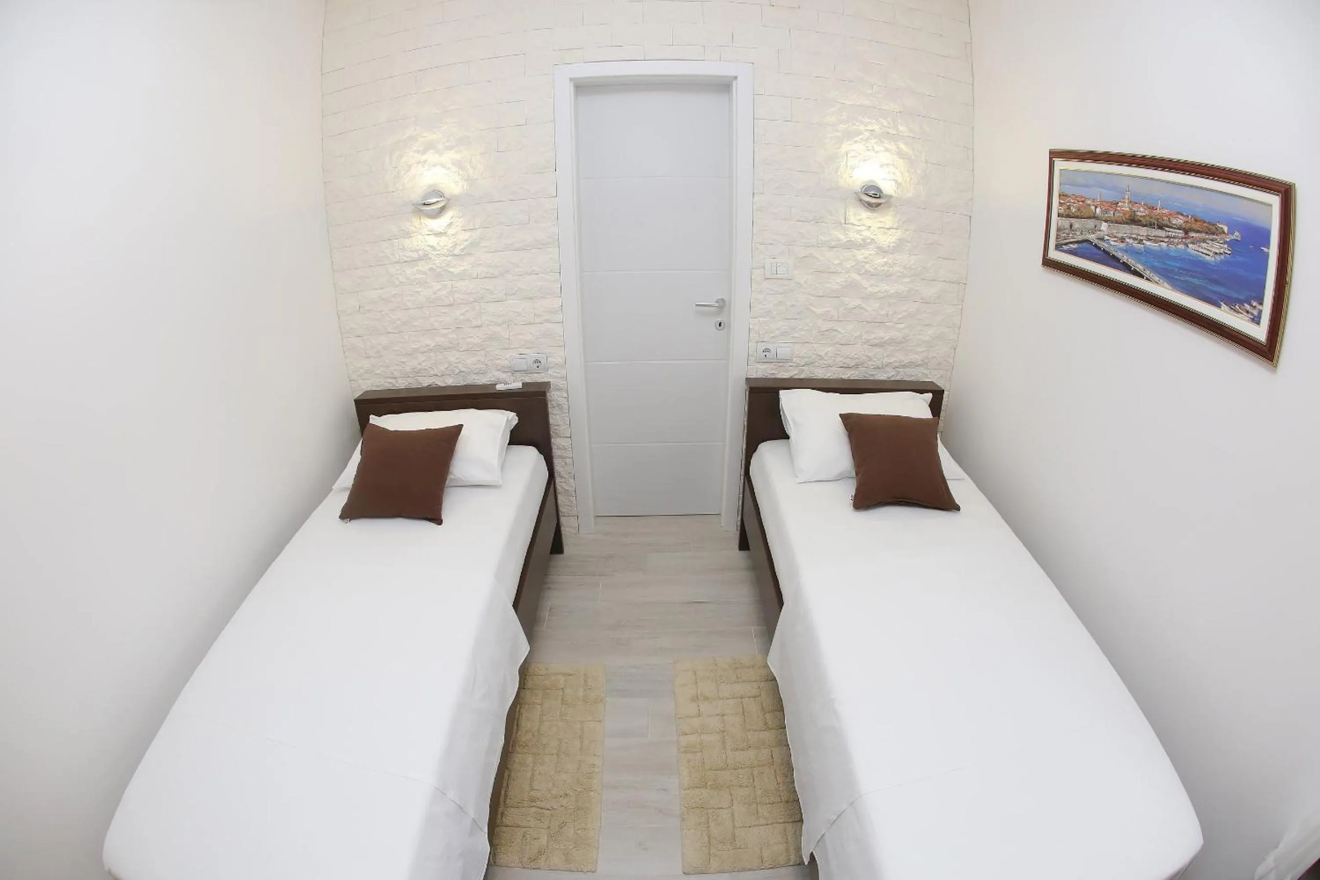 Deluxe MKC Apartments