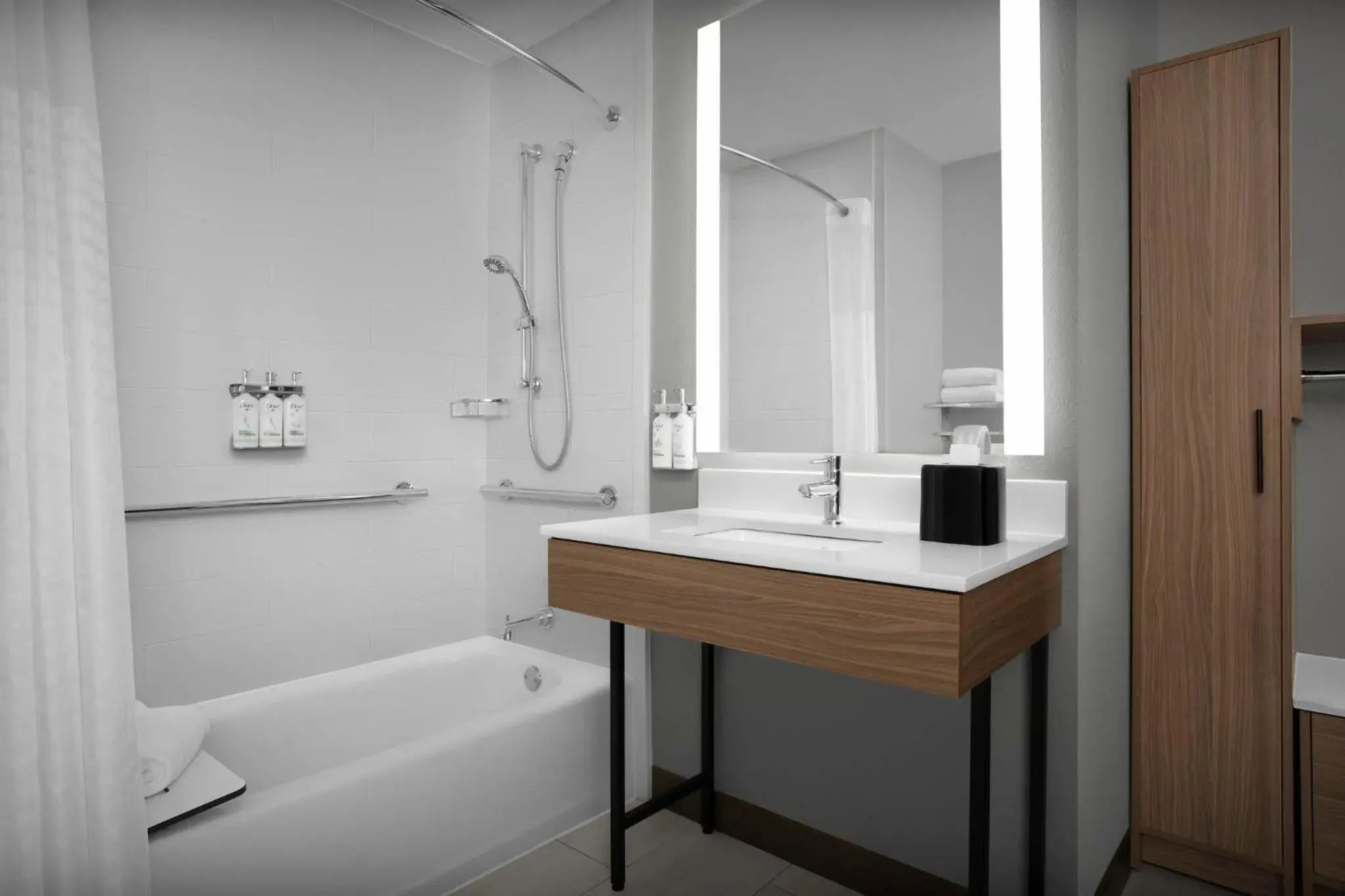 Queen Studio Suite with Bath Tub - Mobility Accessible - Non-Smoking in Staybridge Suites West Fort Worth by IHG Queen Studio Suite with Bath Tub - Mobility Accessible - Non-Smoking in Staybridge Suites West Fort Worth by IHG