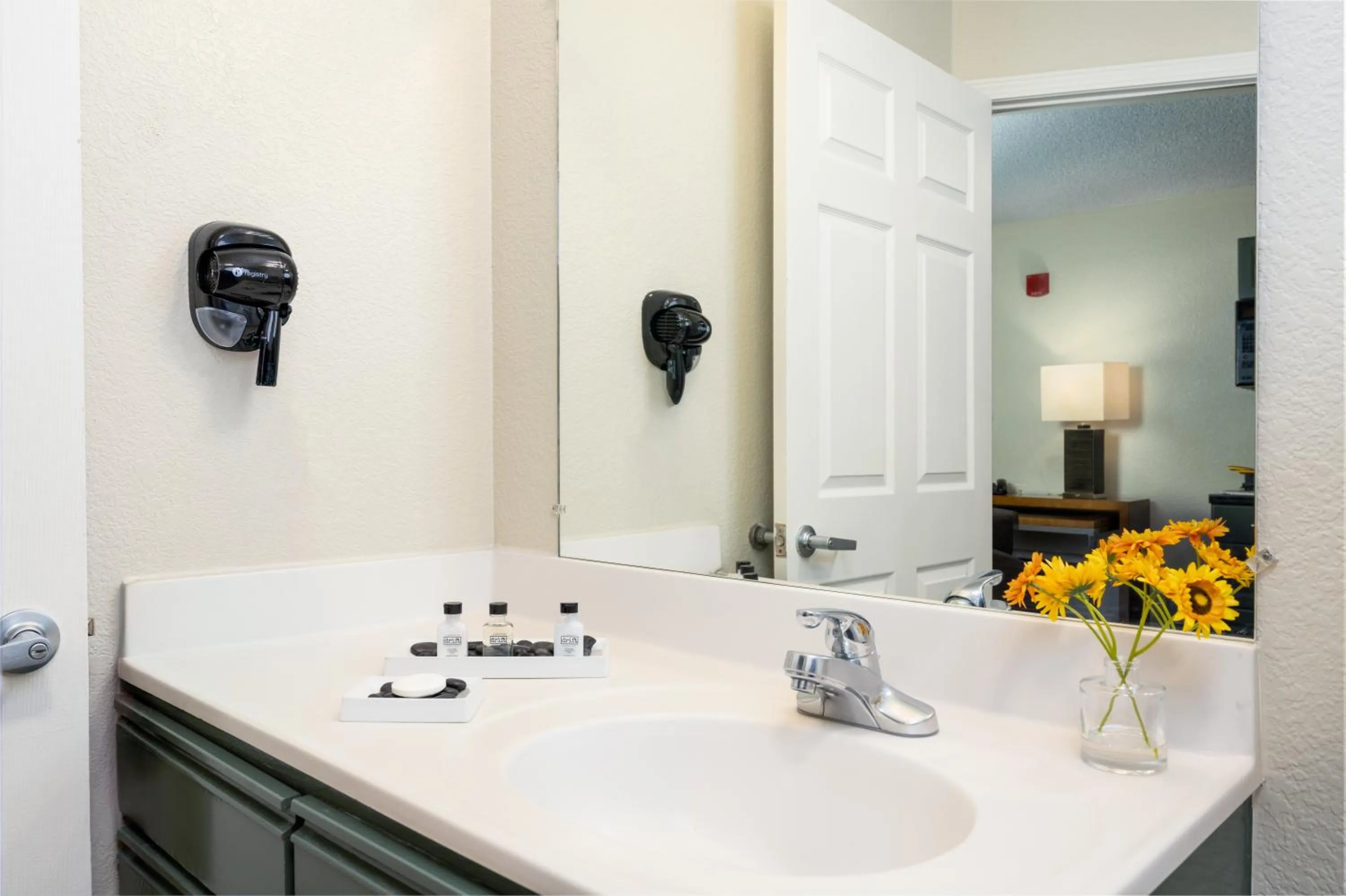 Bathroom in MCM Elegante Suites