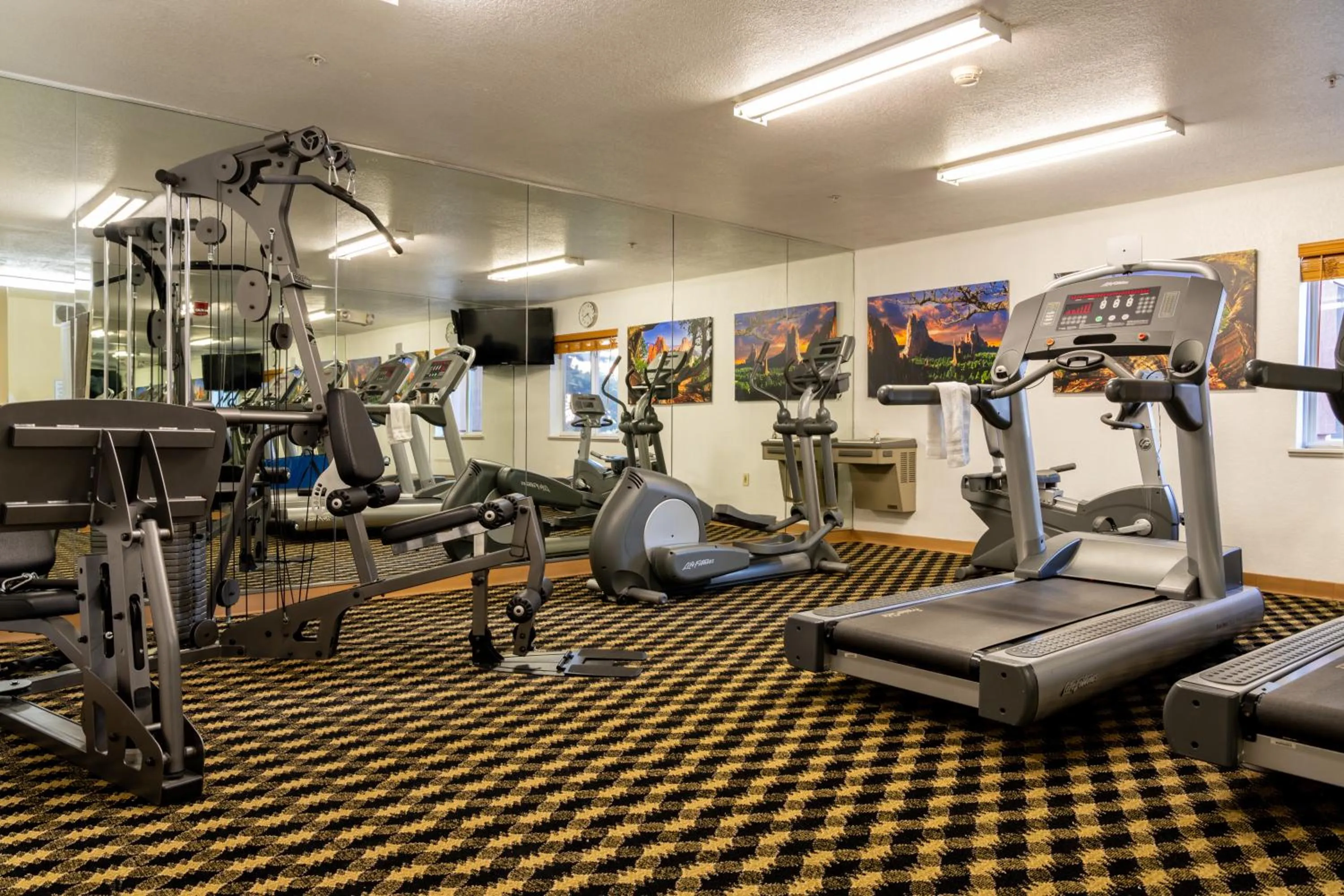 Fitness centre/facilities in MCM Elegante Suites
