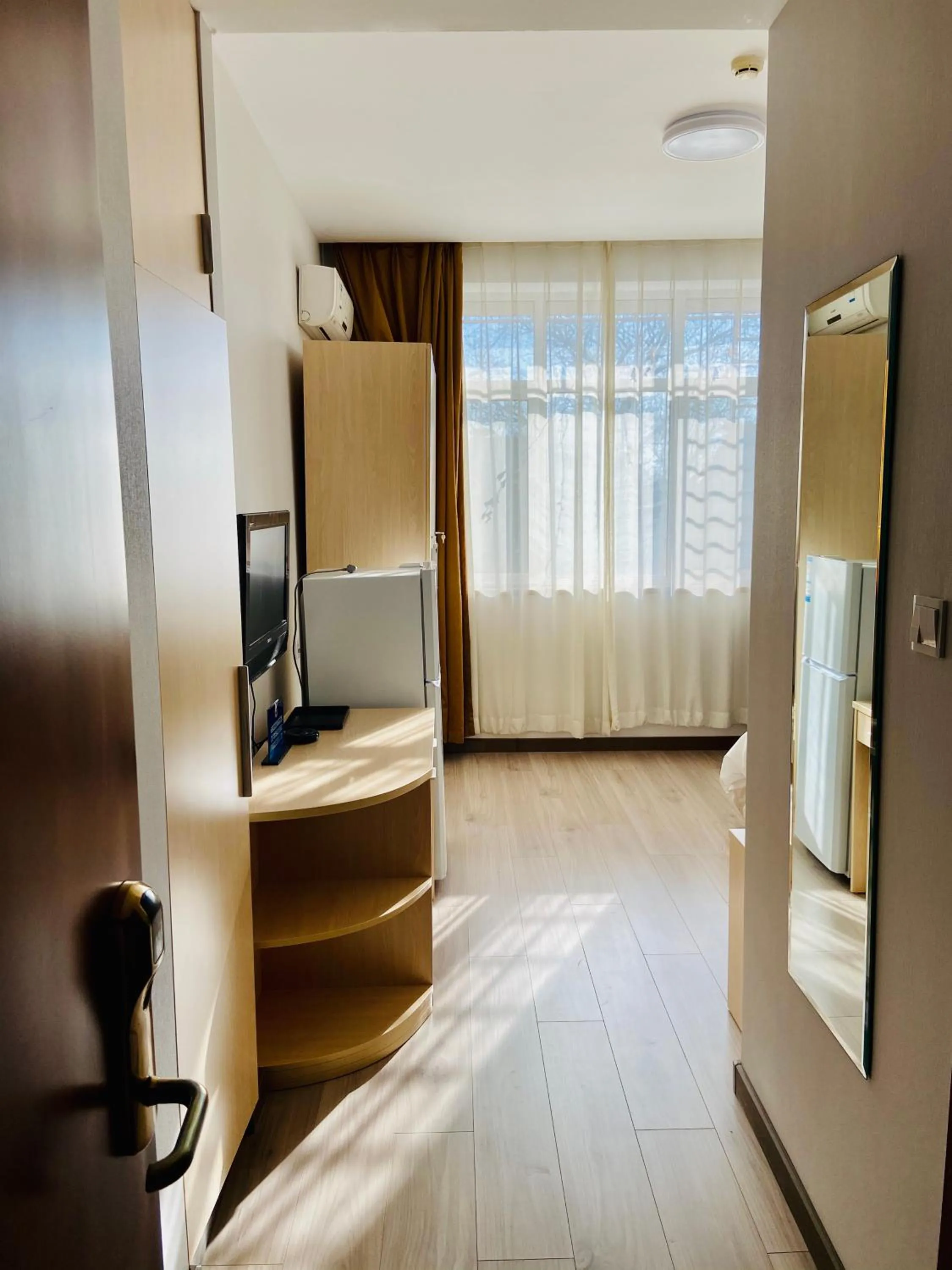 Photo of the whole room in King Parkview Hotel