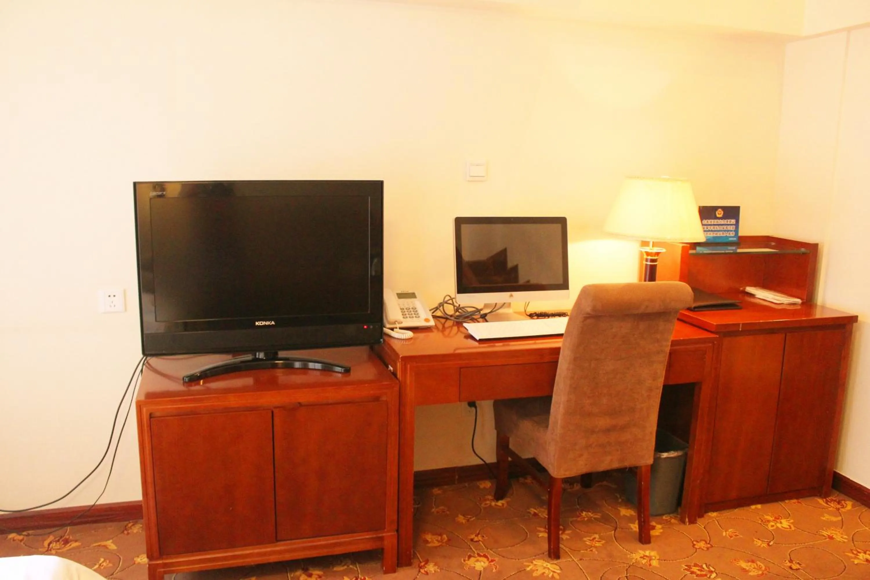 Seating area in King Parkview Hotel