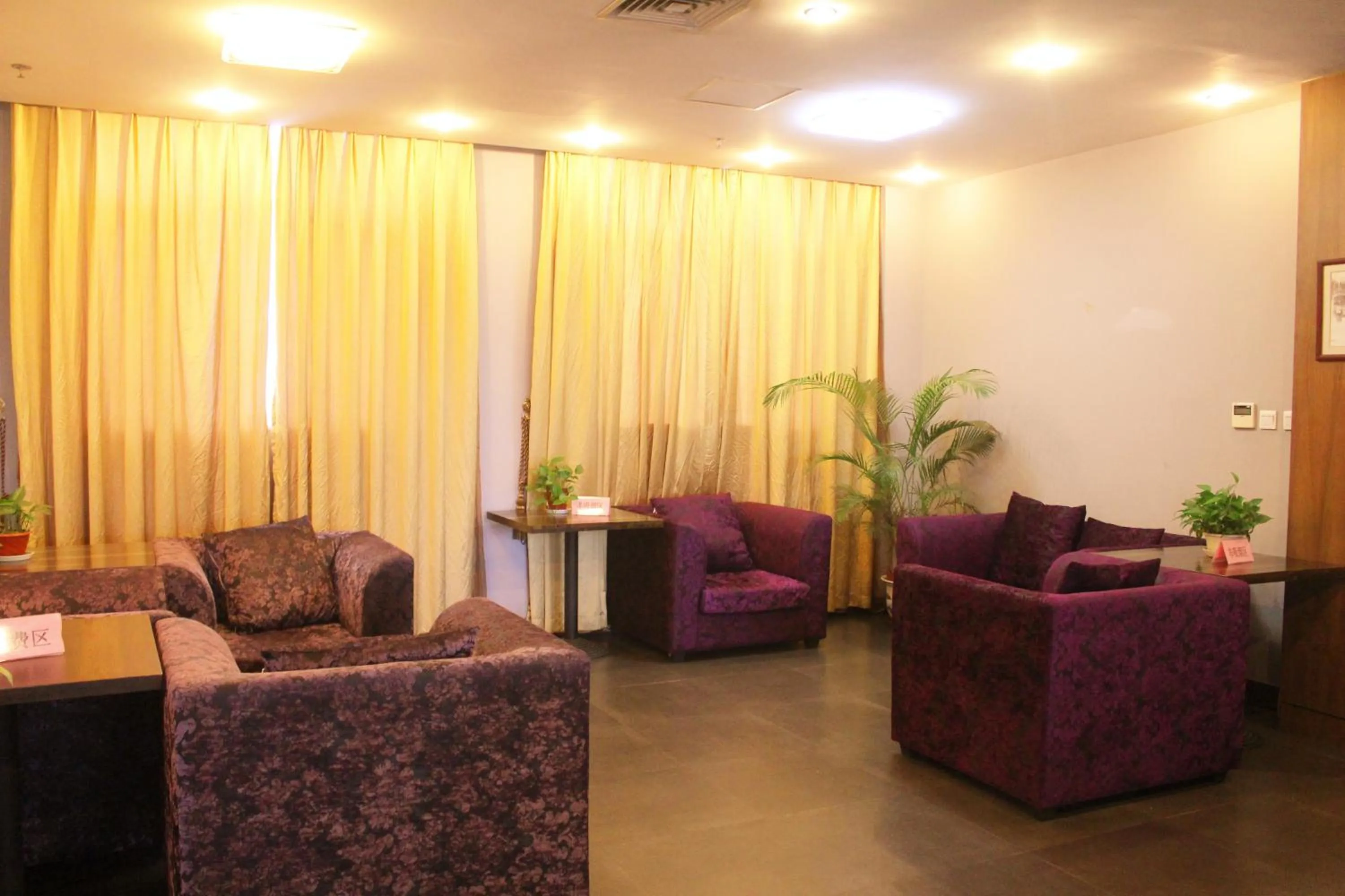 Lounge or bar in King Parkview Hotel