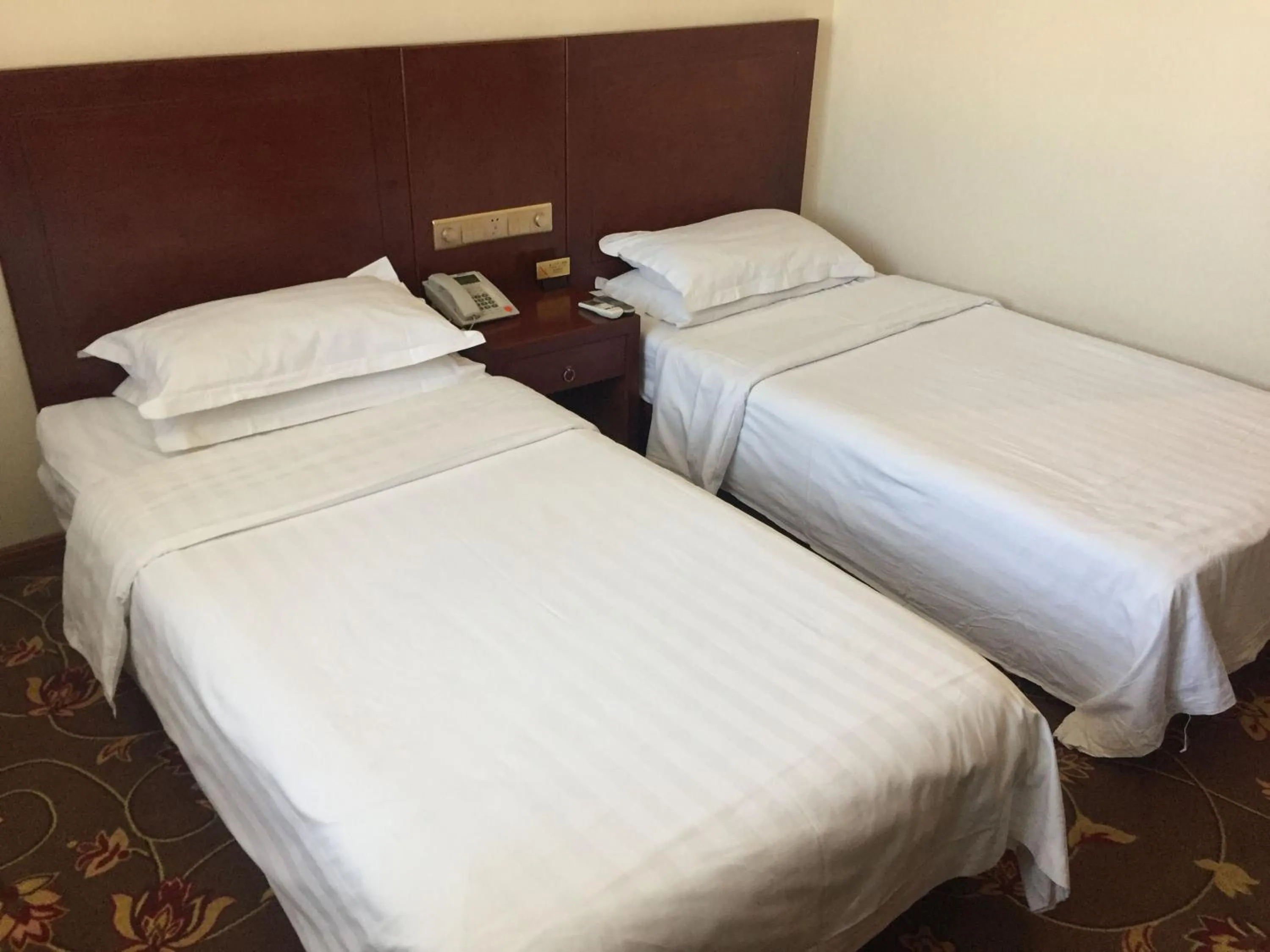 Bed in King Parkview Hotel