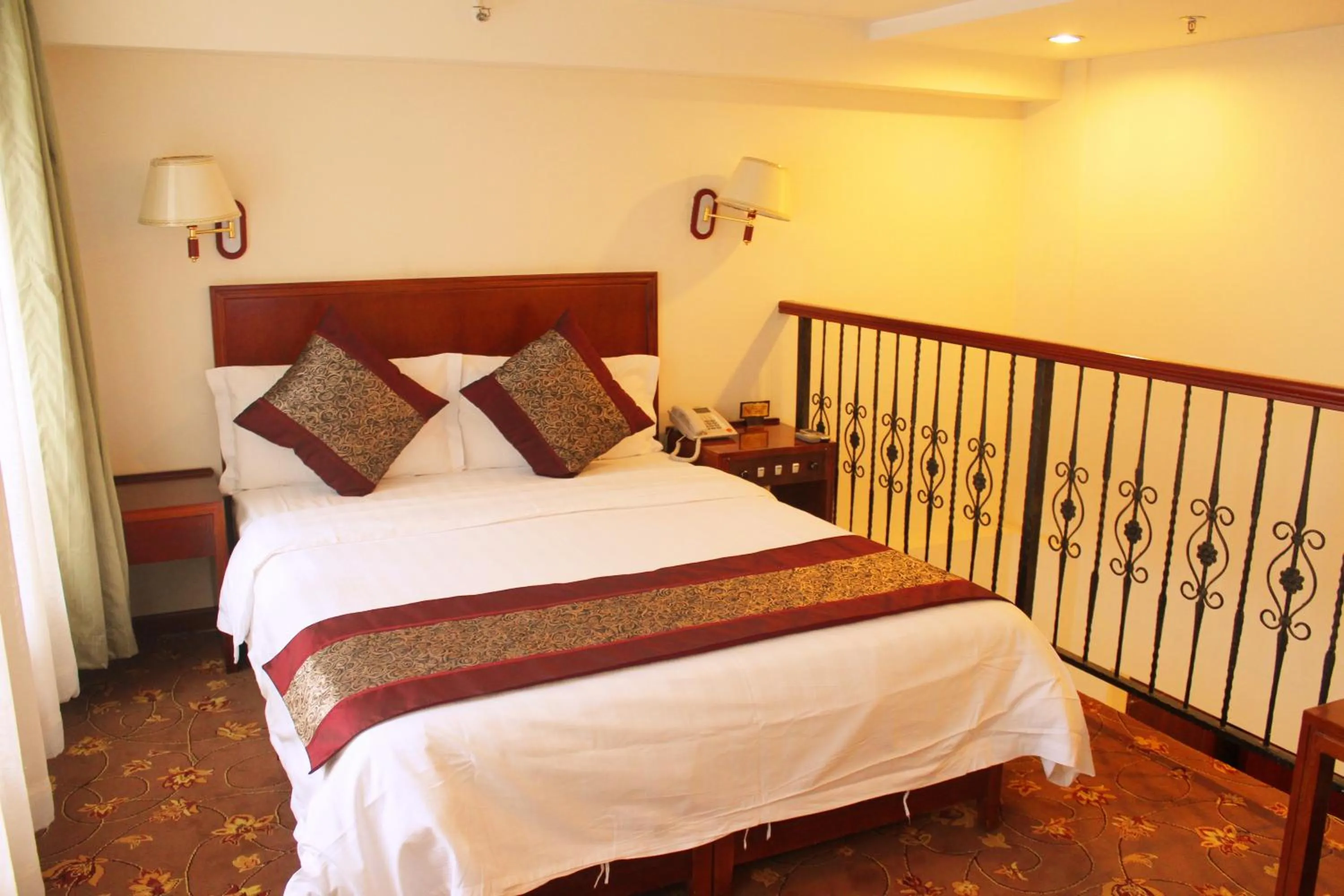 Bed in King Parkview Hotel