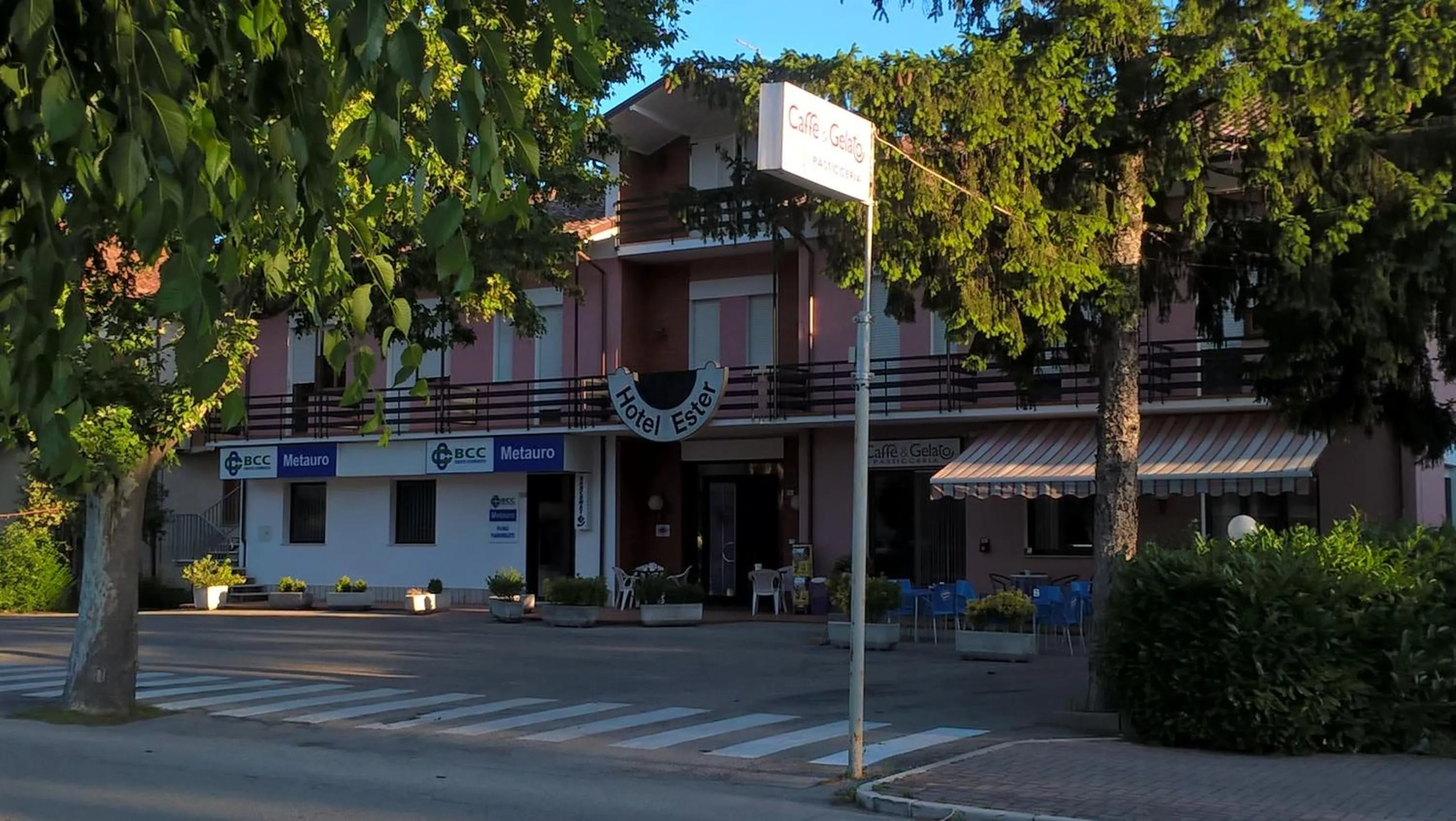 Facade/entrance in Albergo Ester