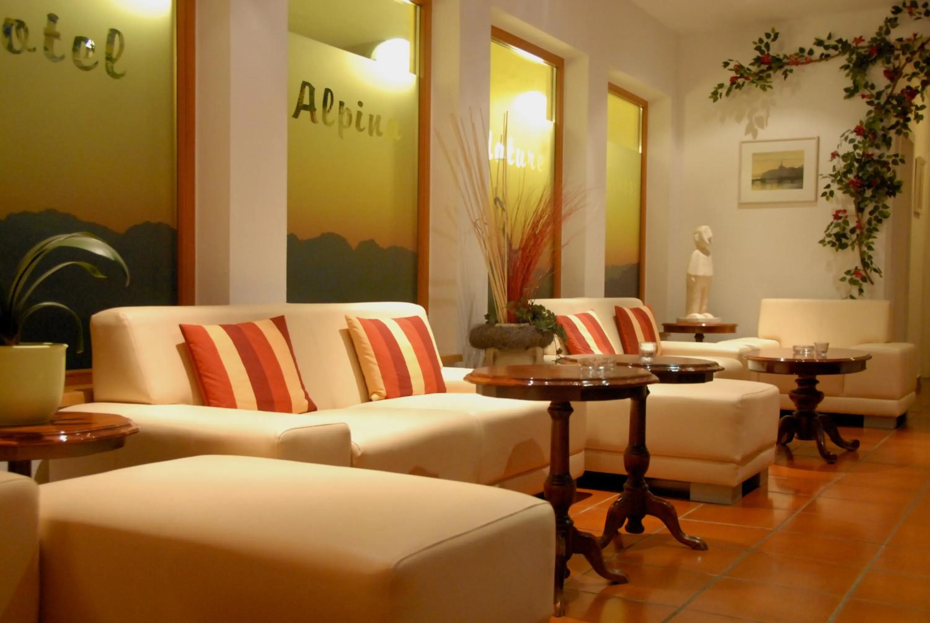 Lounge or bar in Hotel Alpina nature-wellness