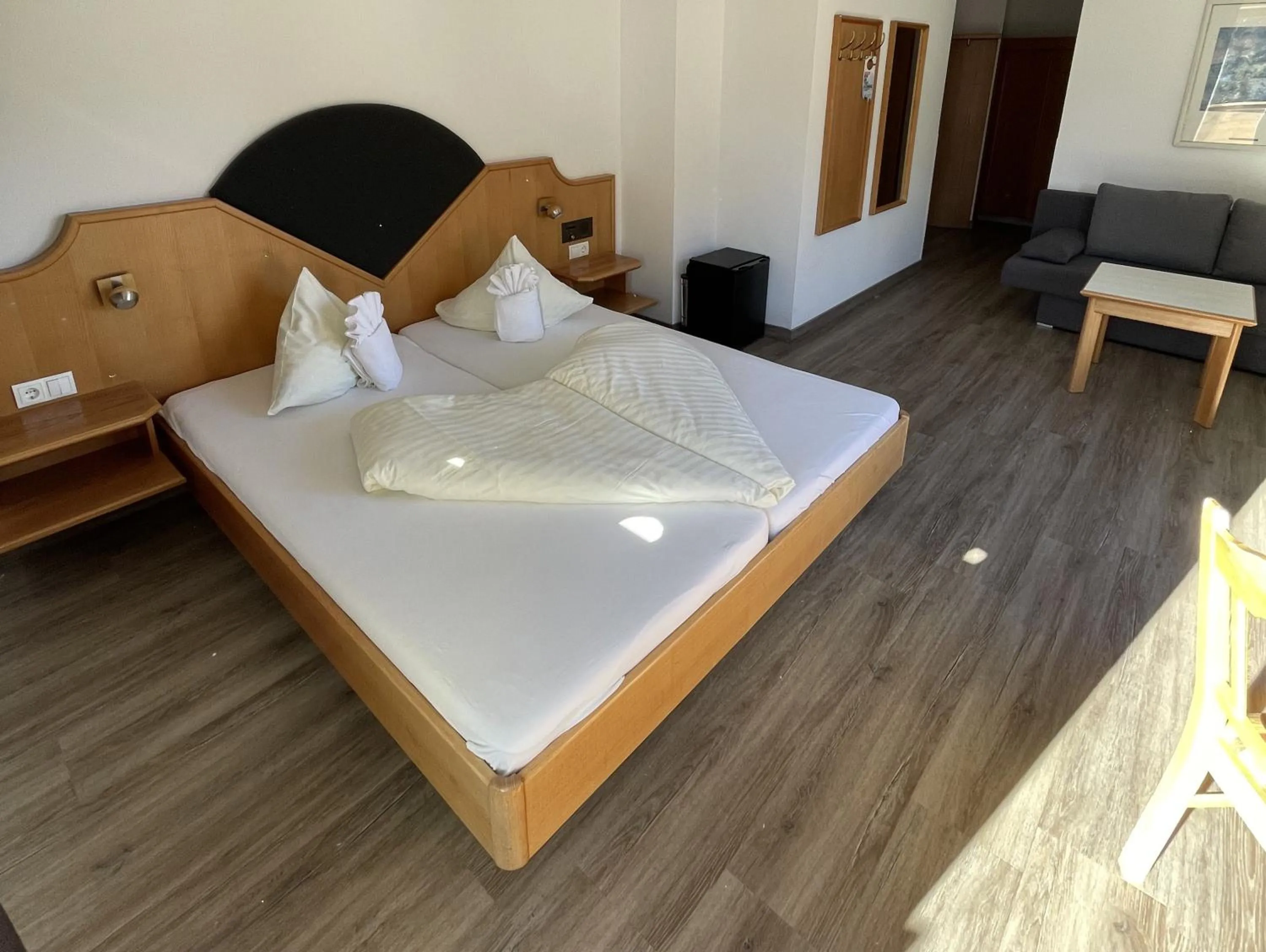 Bedroom, Bed in Hotel Alpina nature-wellness