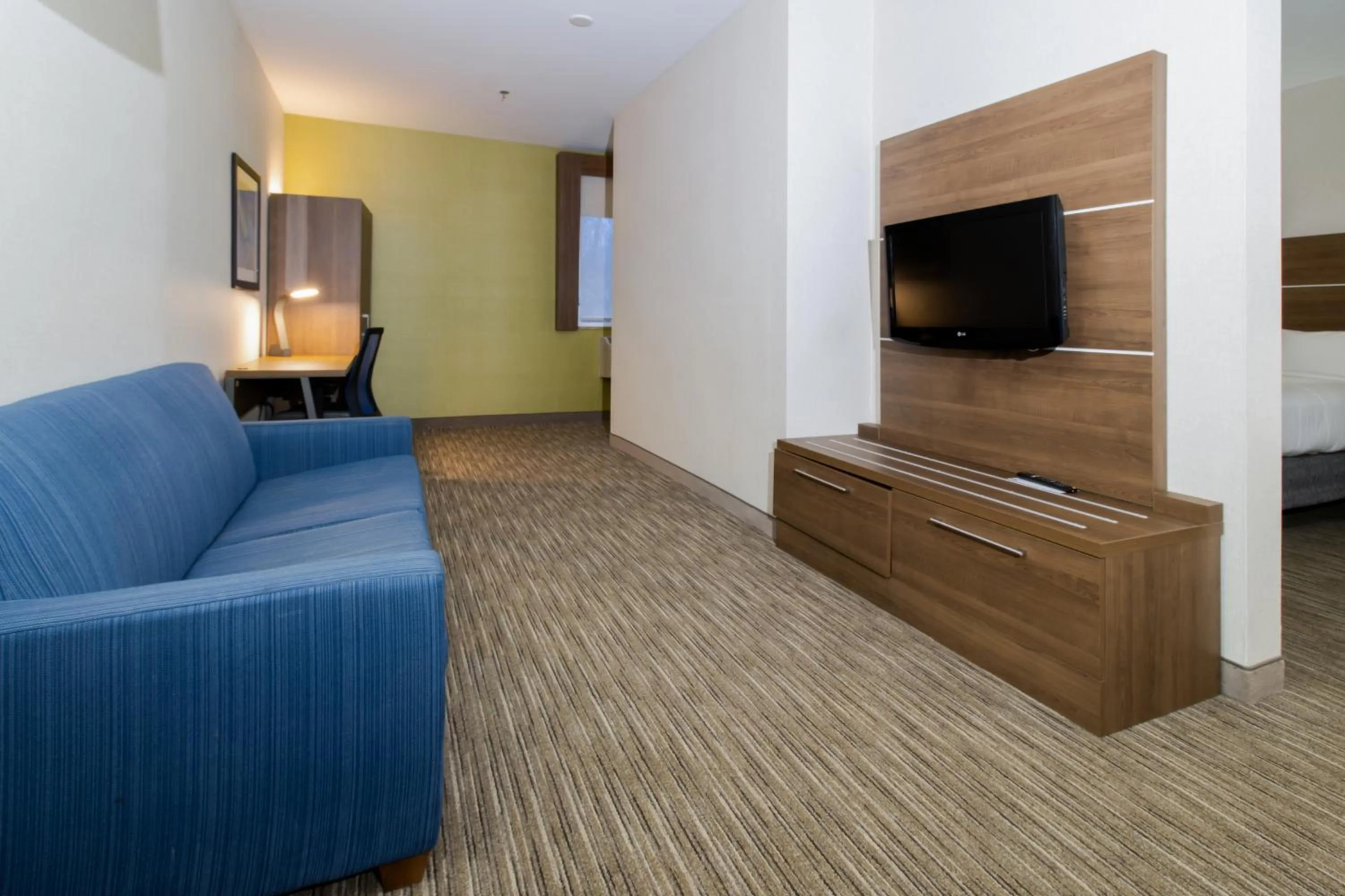 Seating area in Holiday Inn Express Hotel & Suites Swansea by IHG