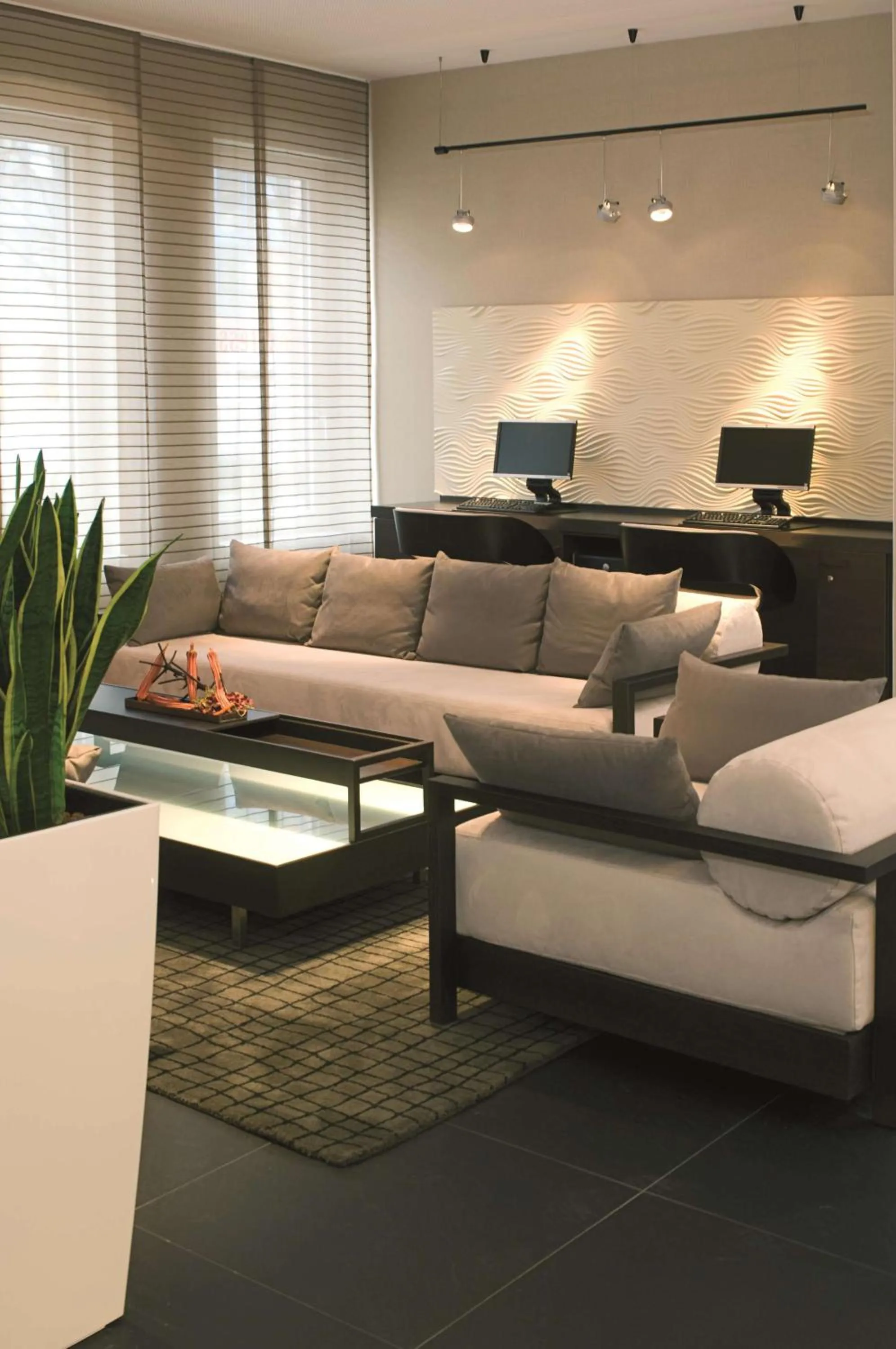 Lobby or reception in NH Berlin Potsdamer Platz