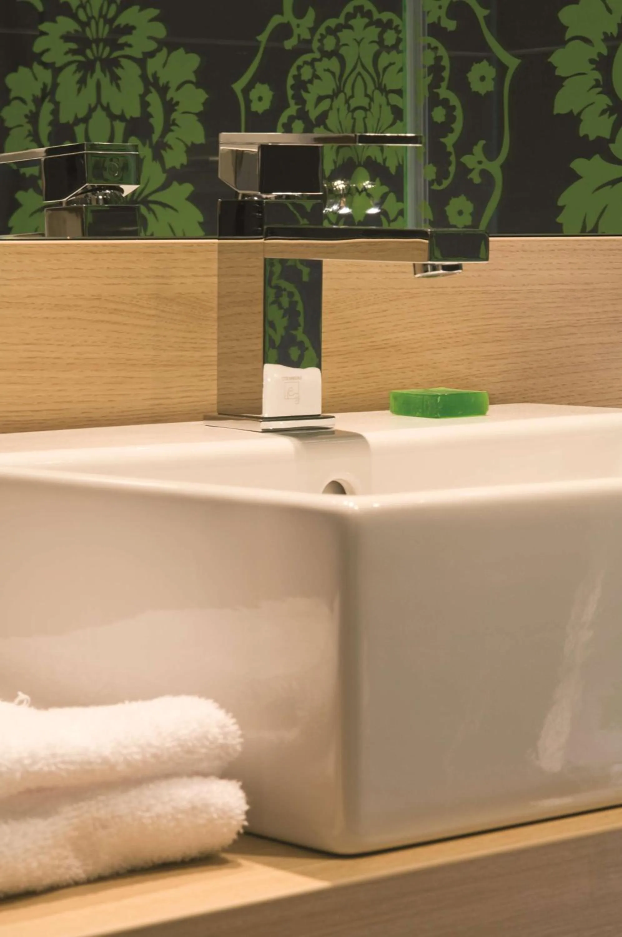 Bathroom in NH Berlin Potsdamer Platz