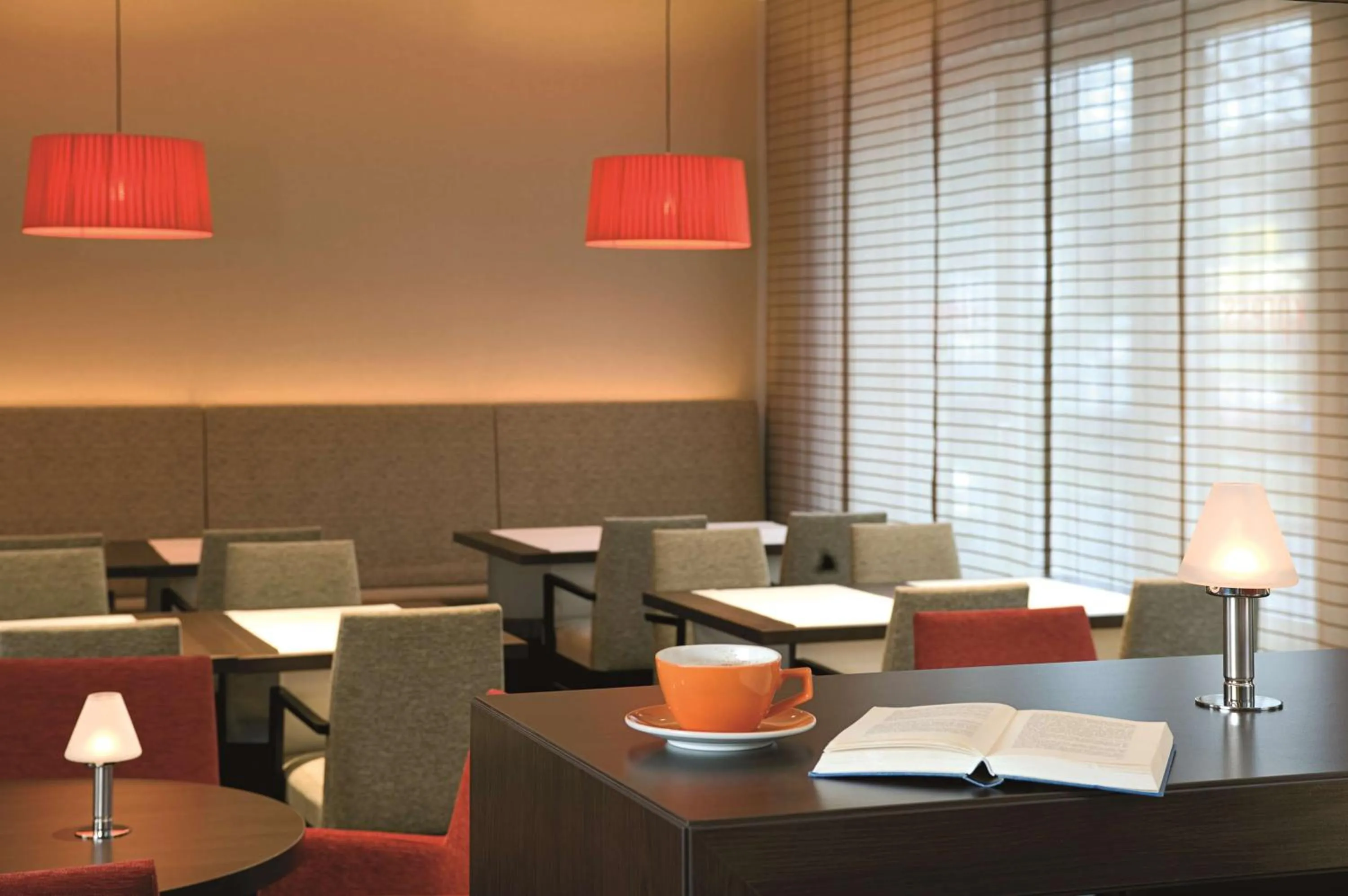 Restaurant/places to eat in NH Berlin Potsdamer Platz