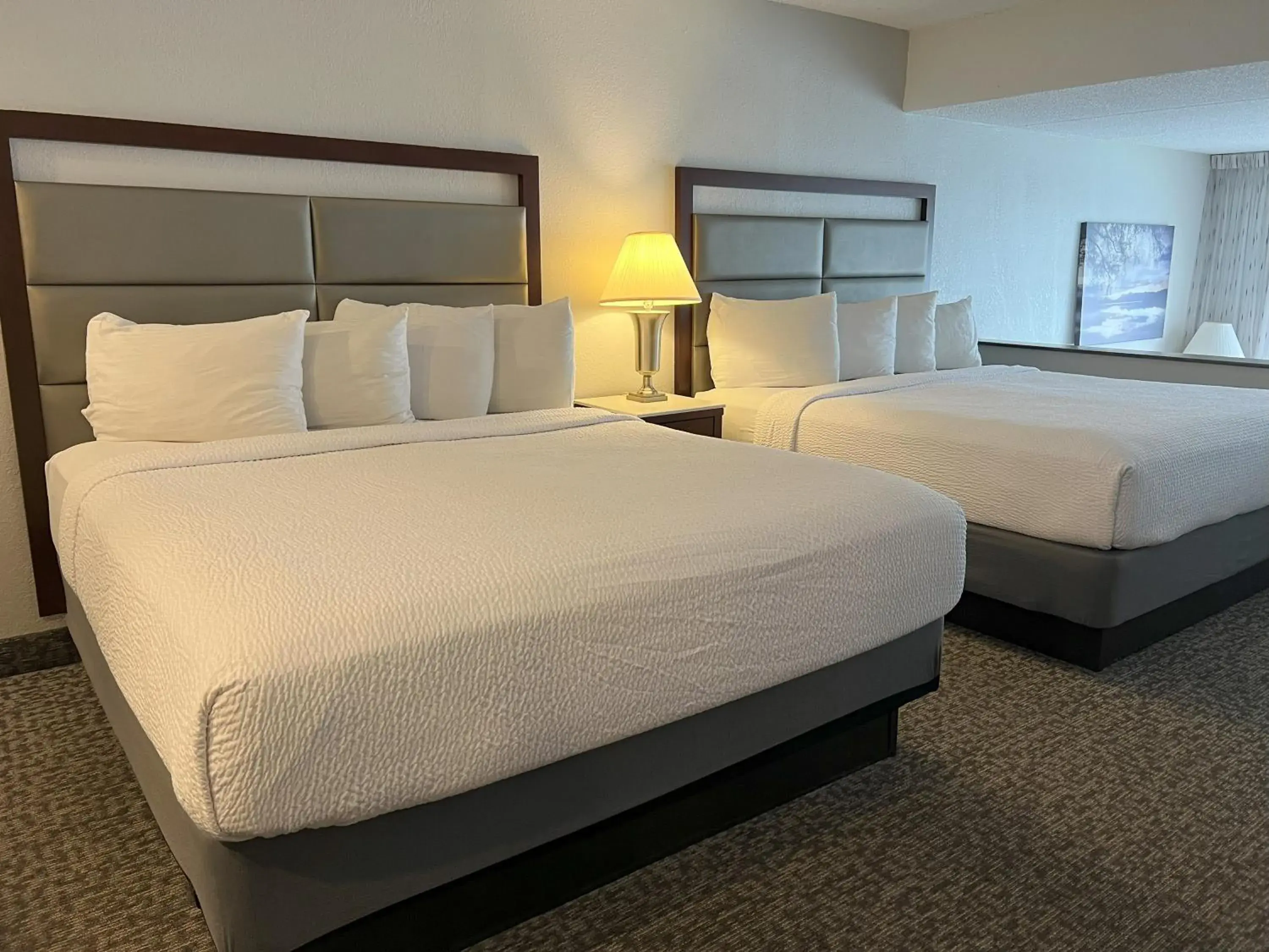 Lake View Suites in Georgian Lakeside Resort Lake View Suites in Georgian Lakeside Resort