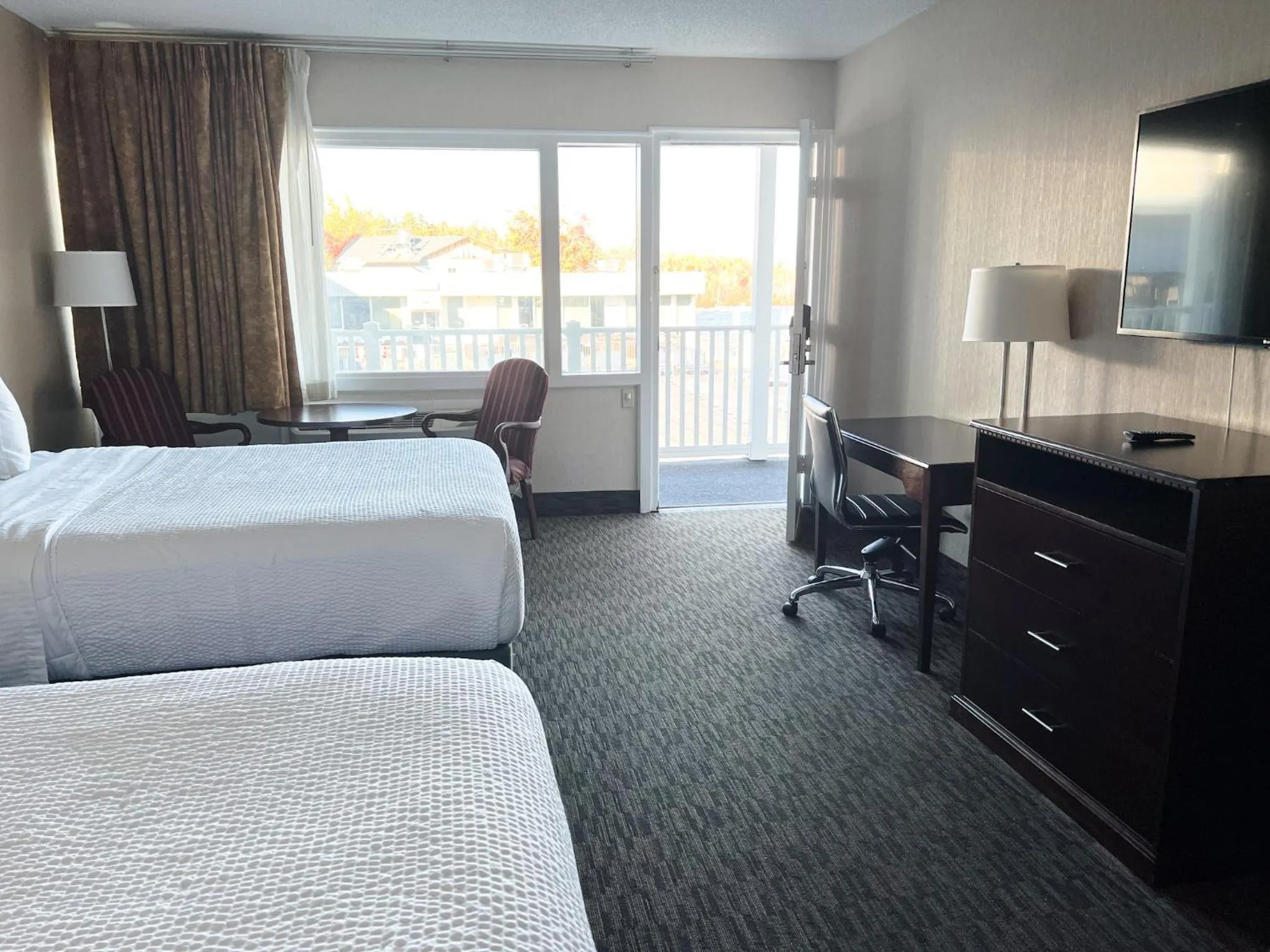 TV and multimedia in Georgian Lakeside Resort