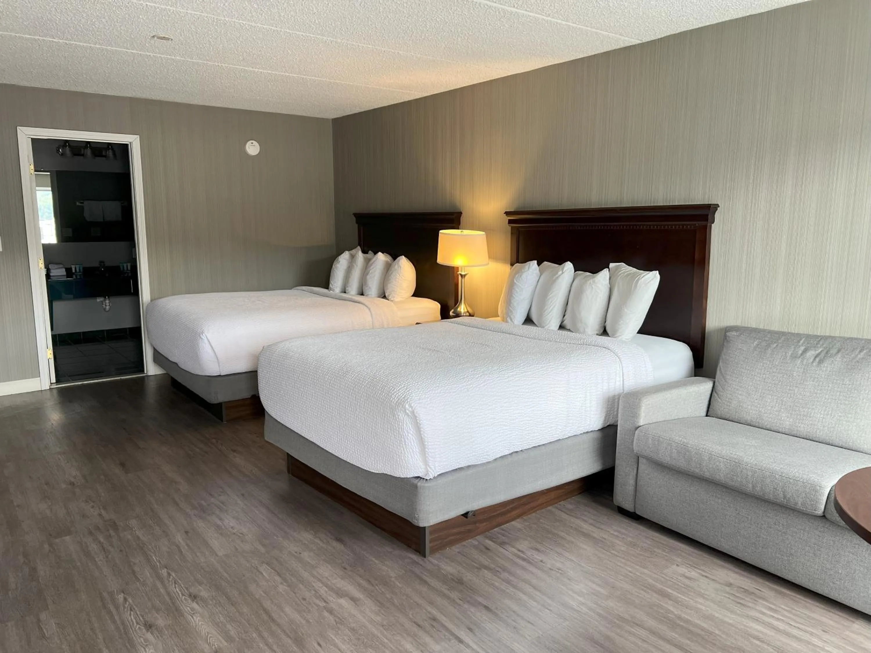 Photo of the whole room in Georgian Lakeside Resort