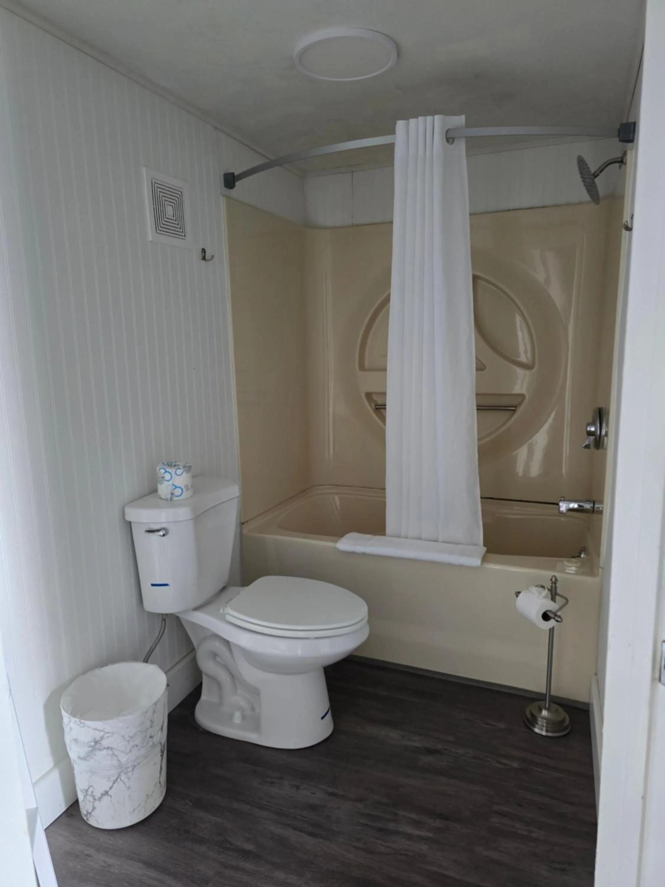 Bathroom in Georgian Lakeside Resort