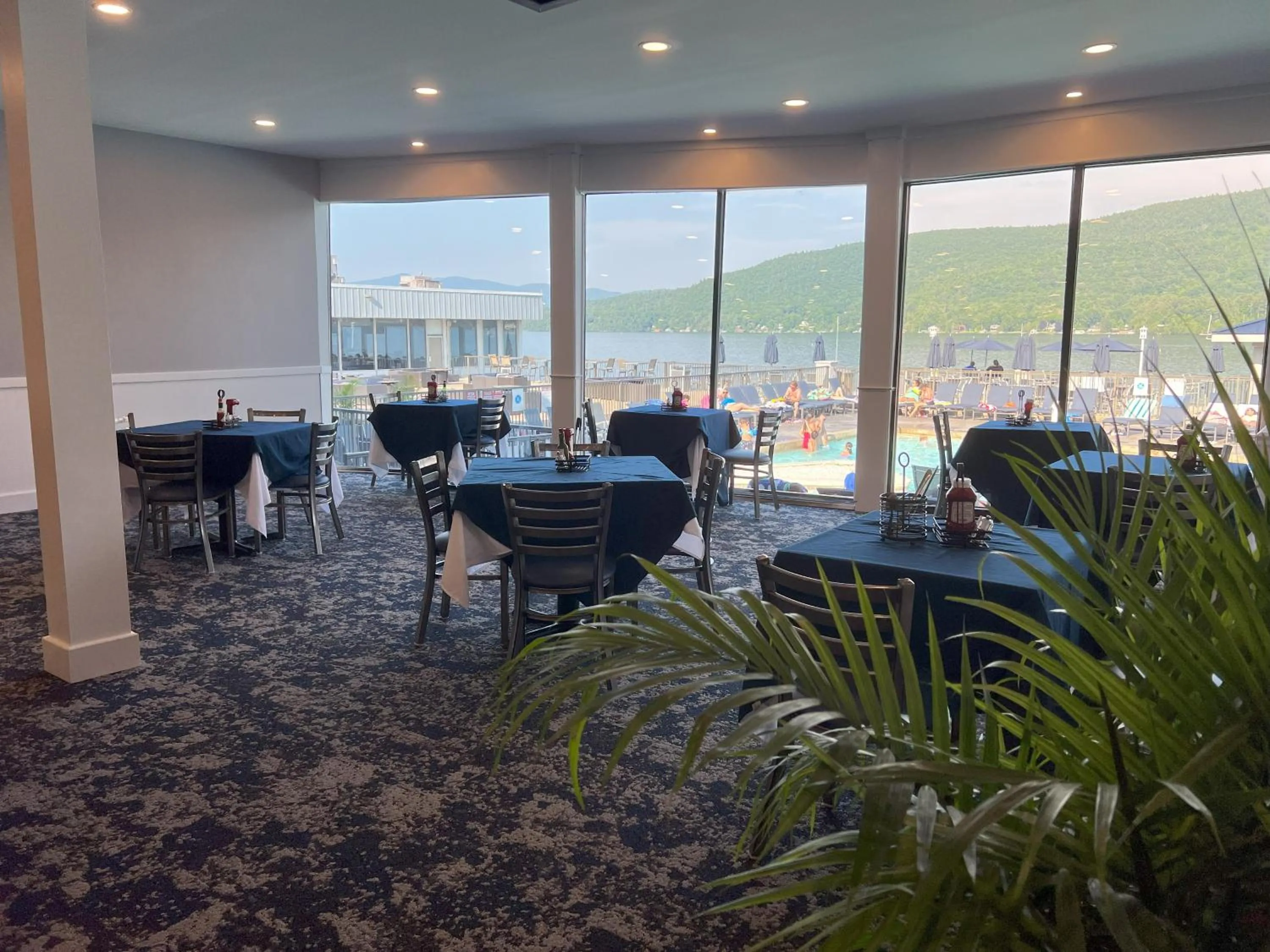 Restaurant/places to eat in Georgian Lakeside Resort