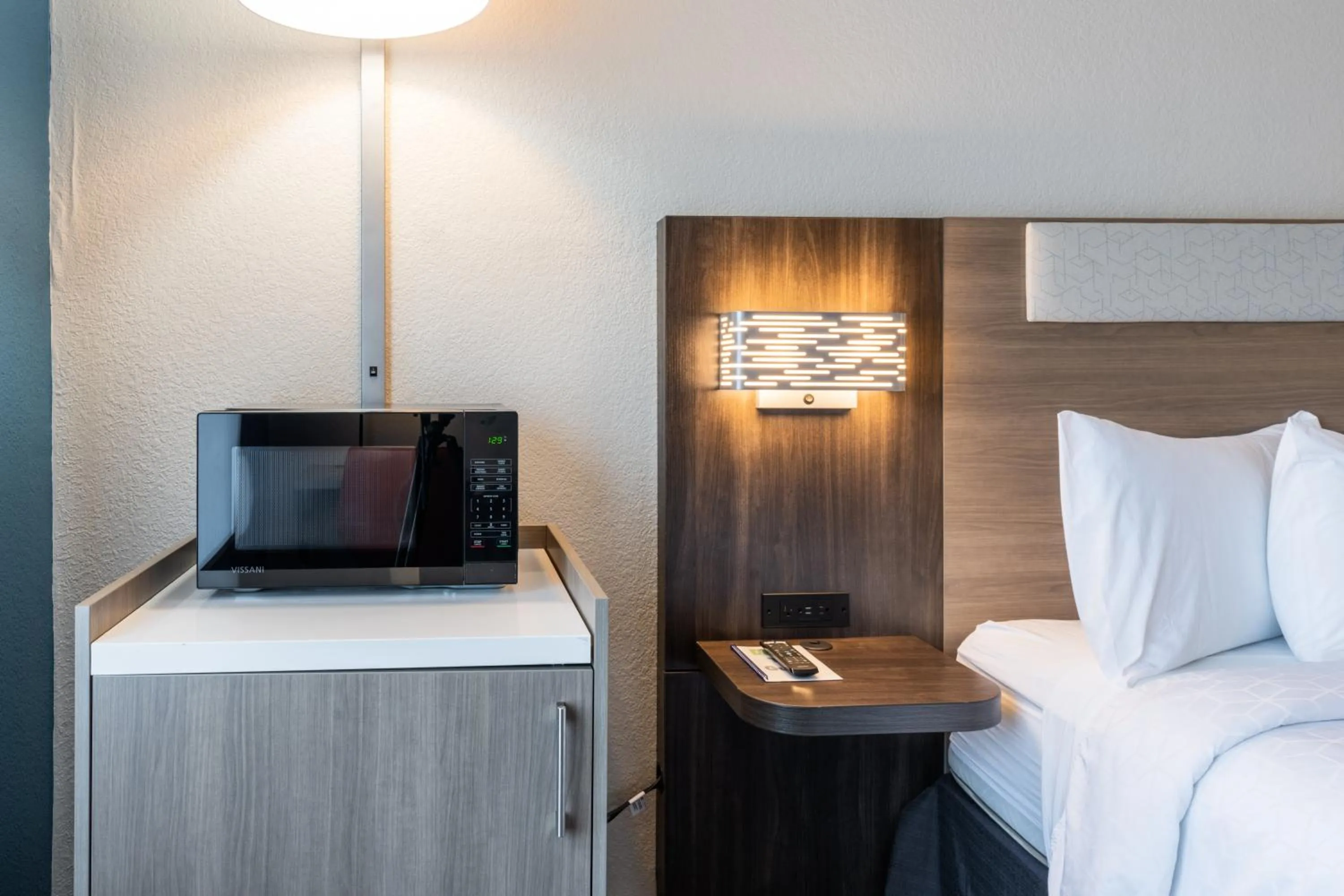 Bed in Holiday Inn Express Hotel & Suites Orange City - Deltona by IHG