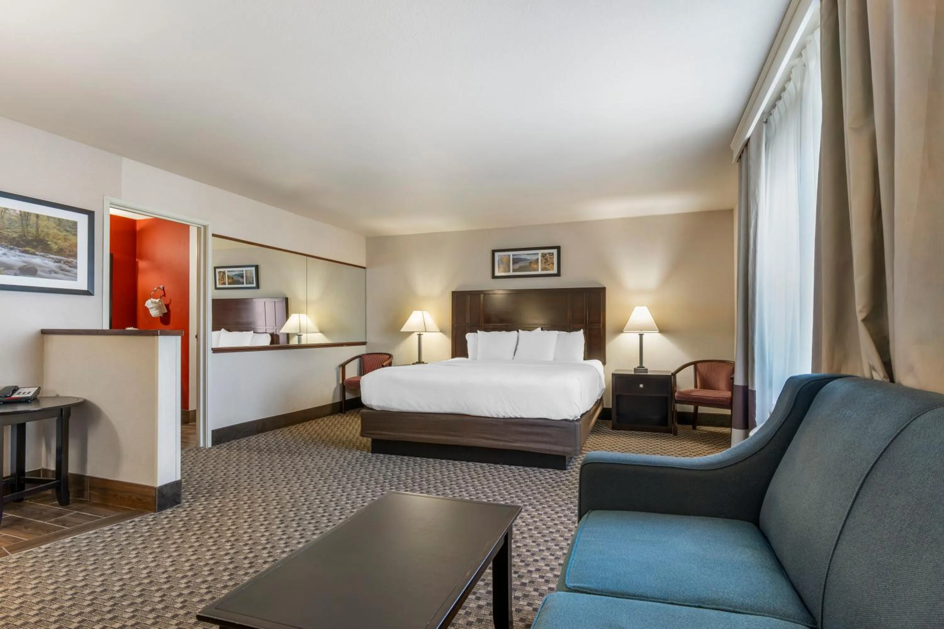 Bed in Comfort Inn Troutdale-Portland East