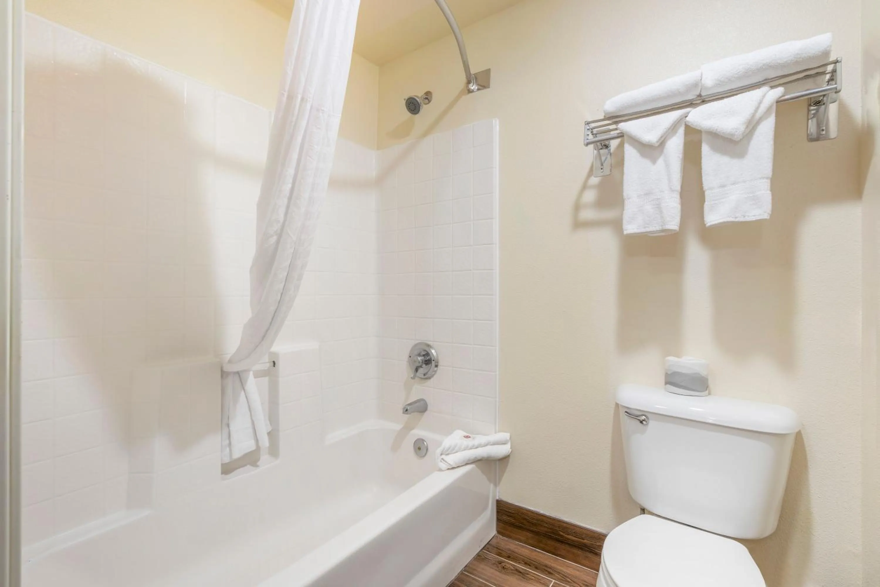 Bathroom in Comfort Inn Troutdale-Portland East