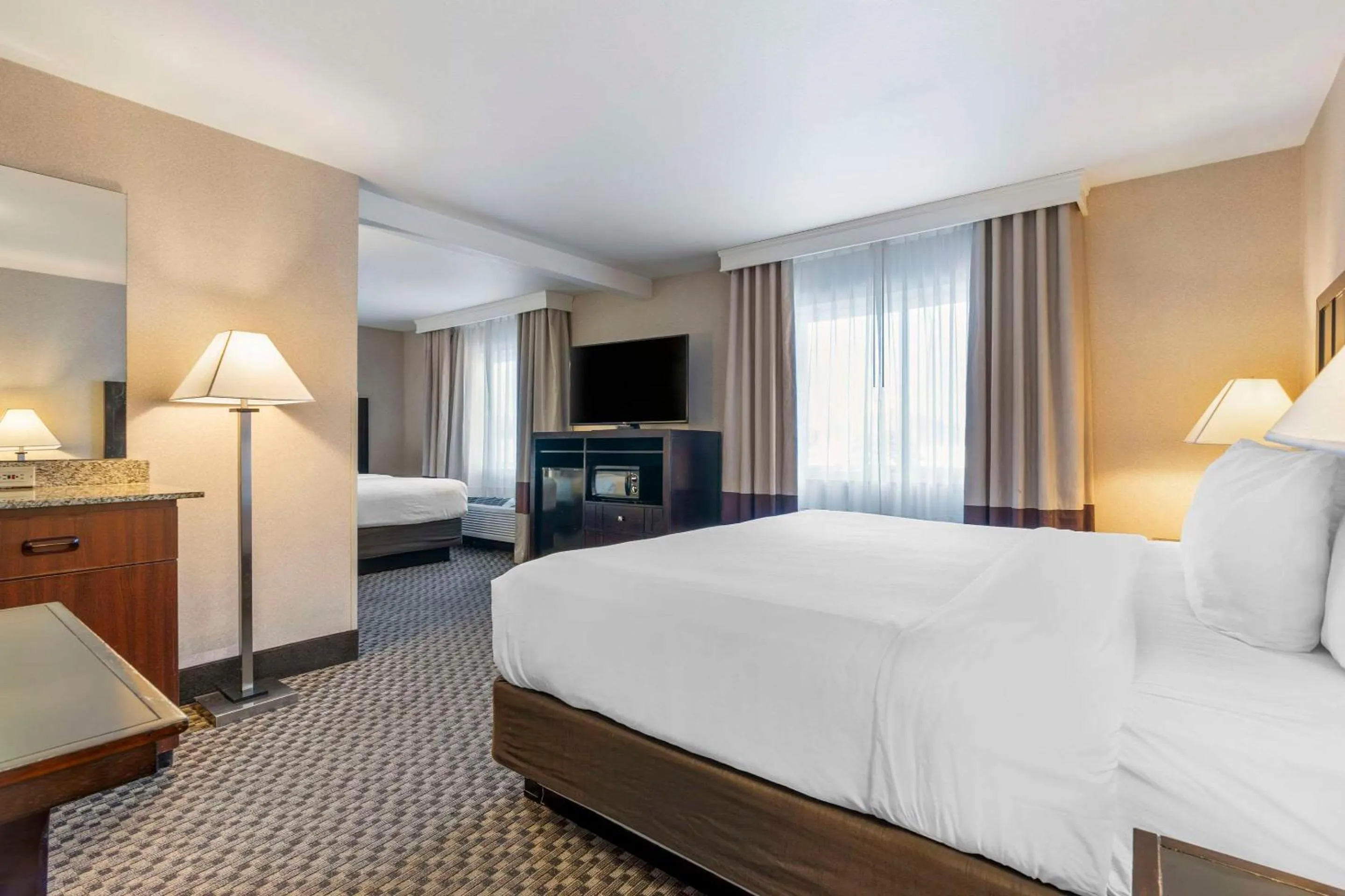 Bedroom, Bed in Comfort Inn Troutdale-Portland East