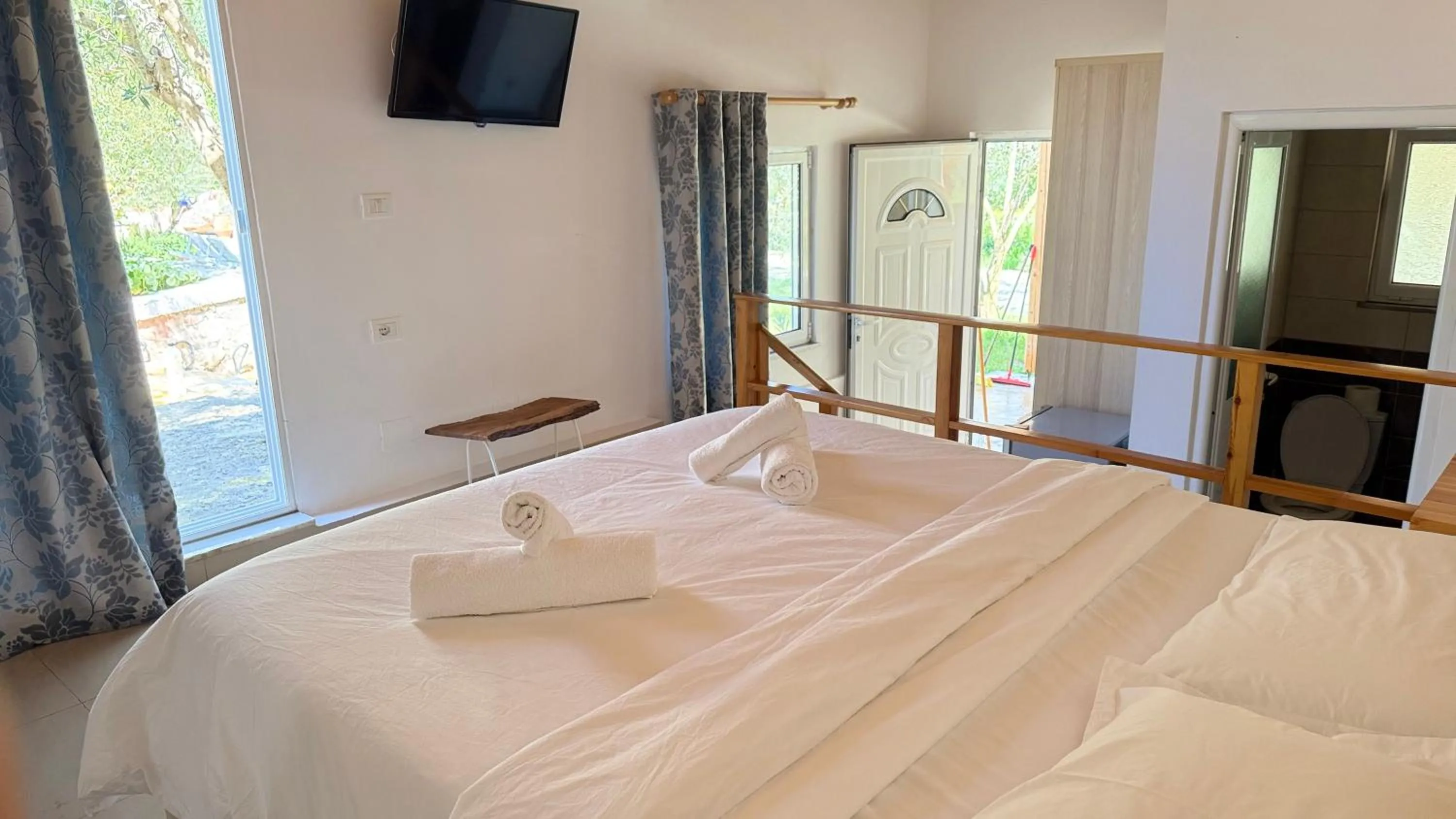 Photo of the whole room, Bed in Rida Village Ksamil Island