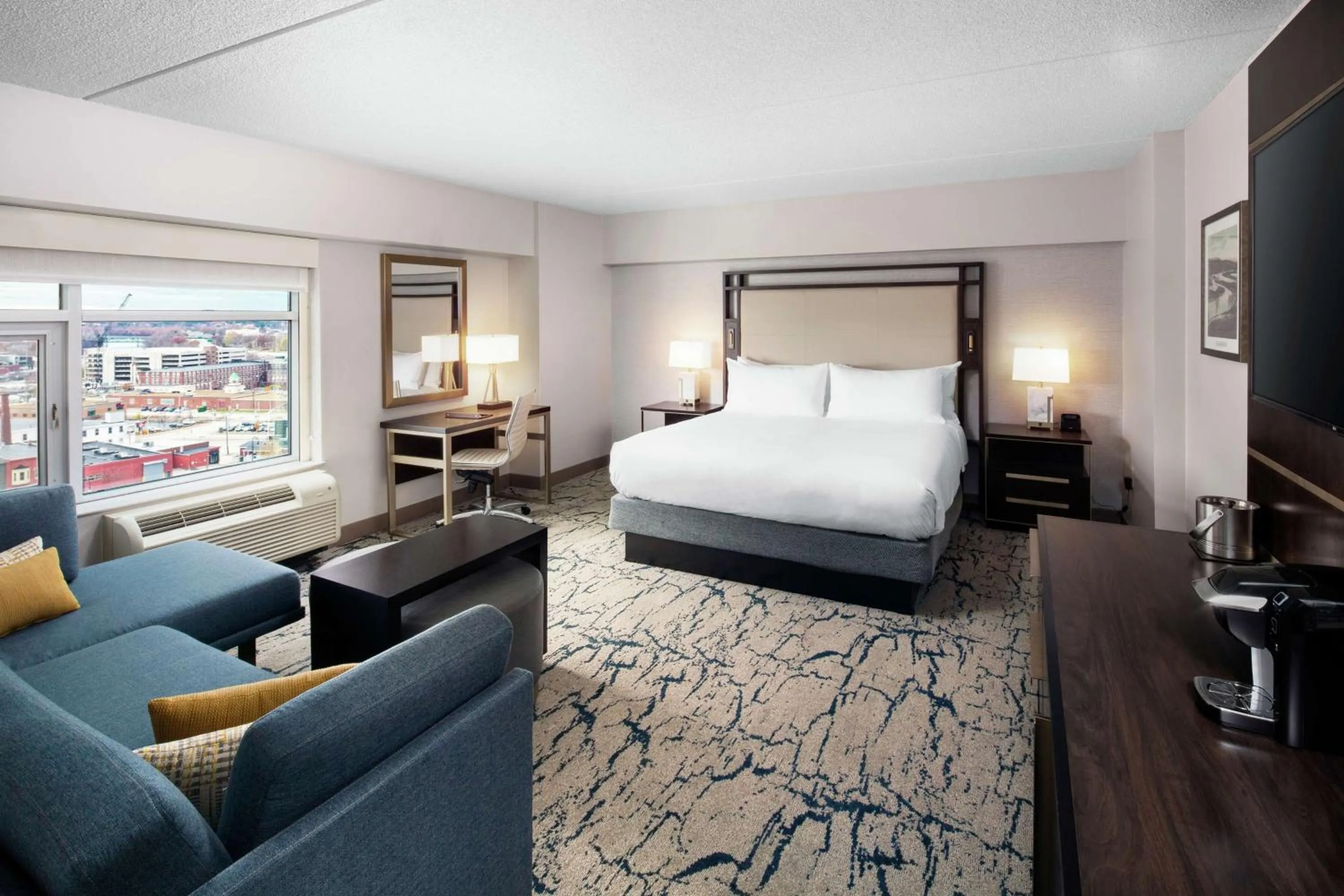 Bed in DoubleTree by Hilton Manchester Downtown