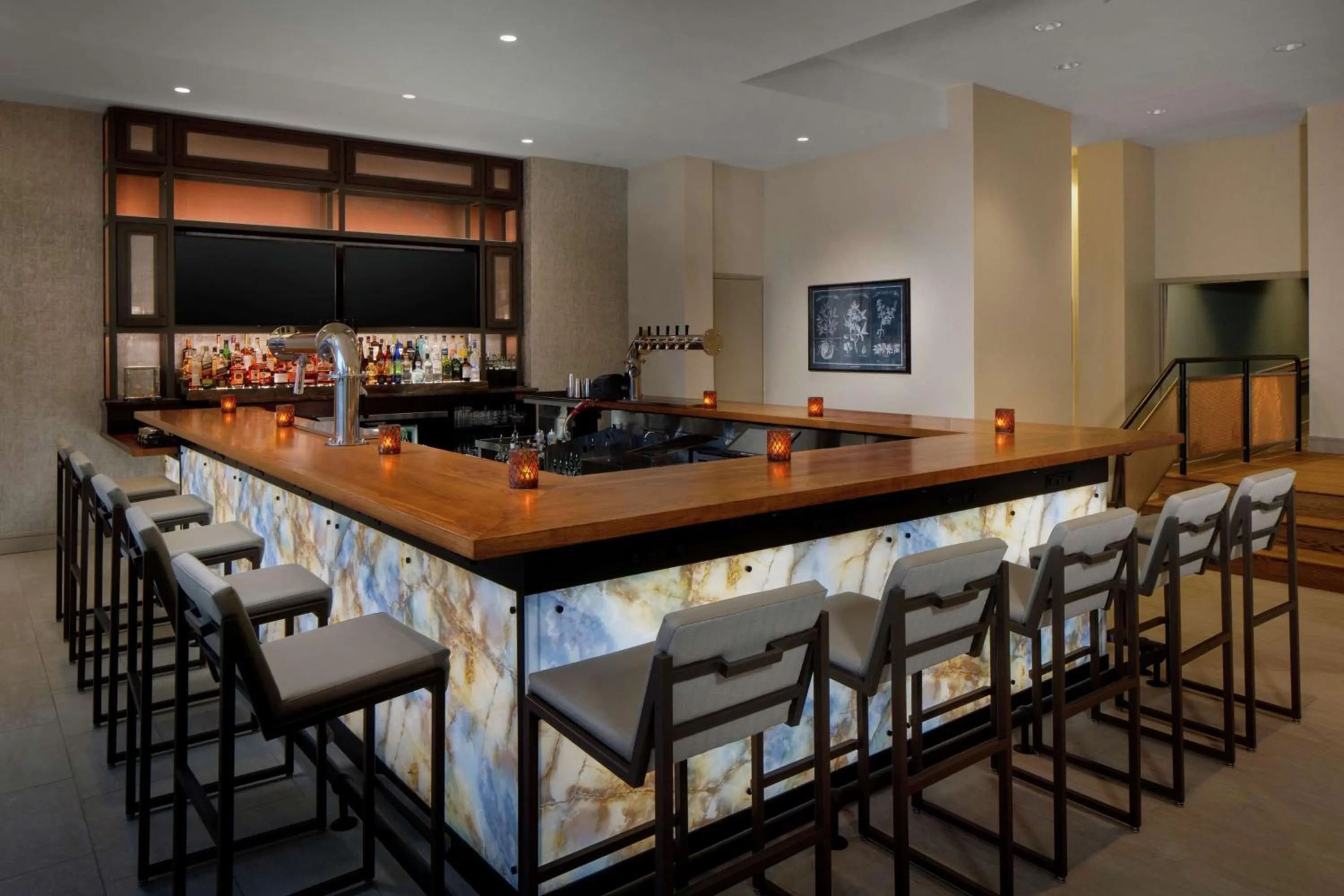 Lounge or bar in DoubleTree by Hilton Manchester Downtown